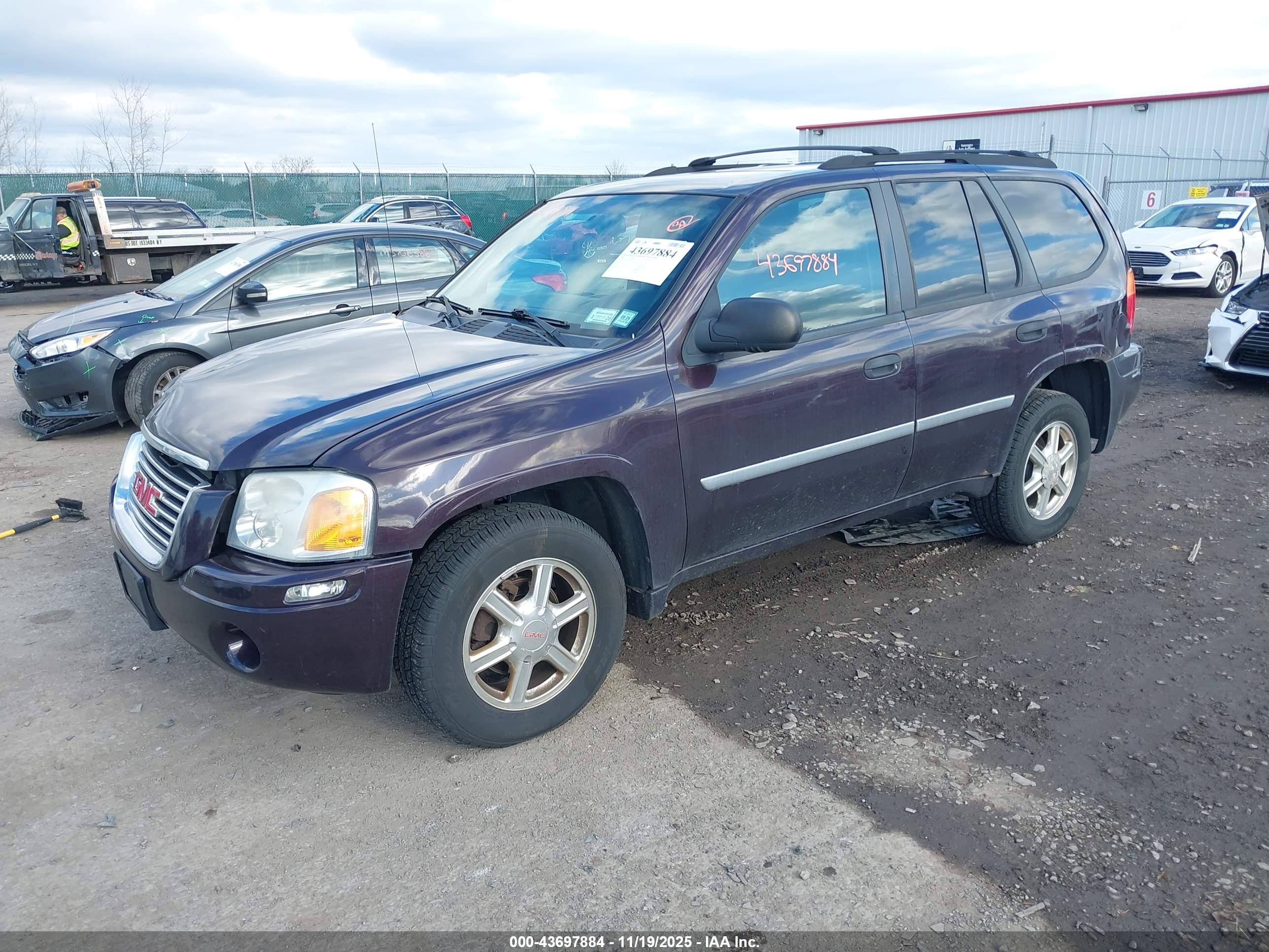 GMC ENVOY image 2