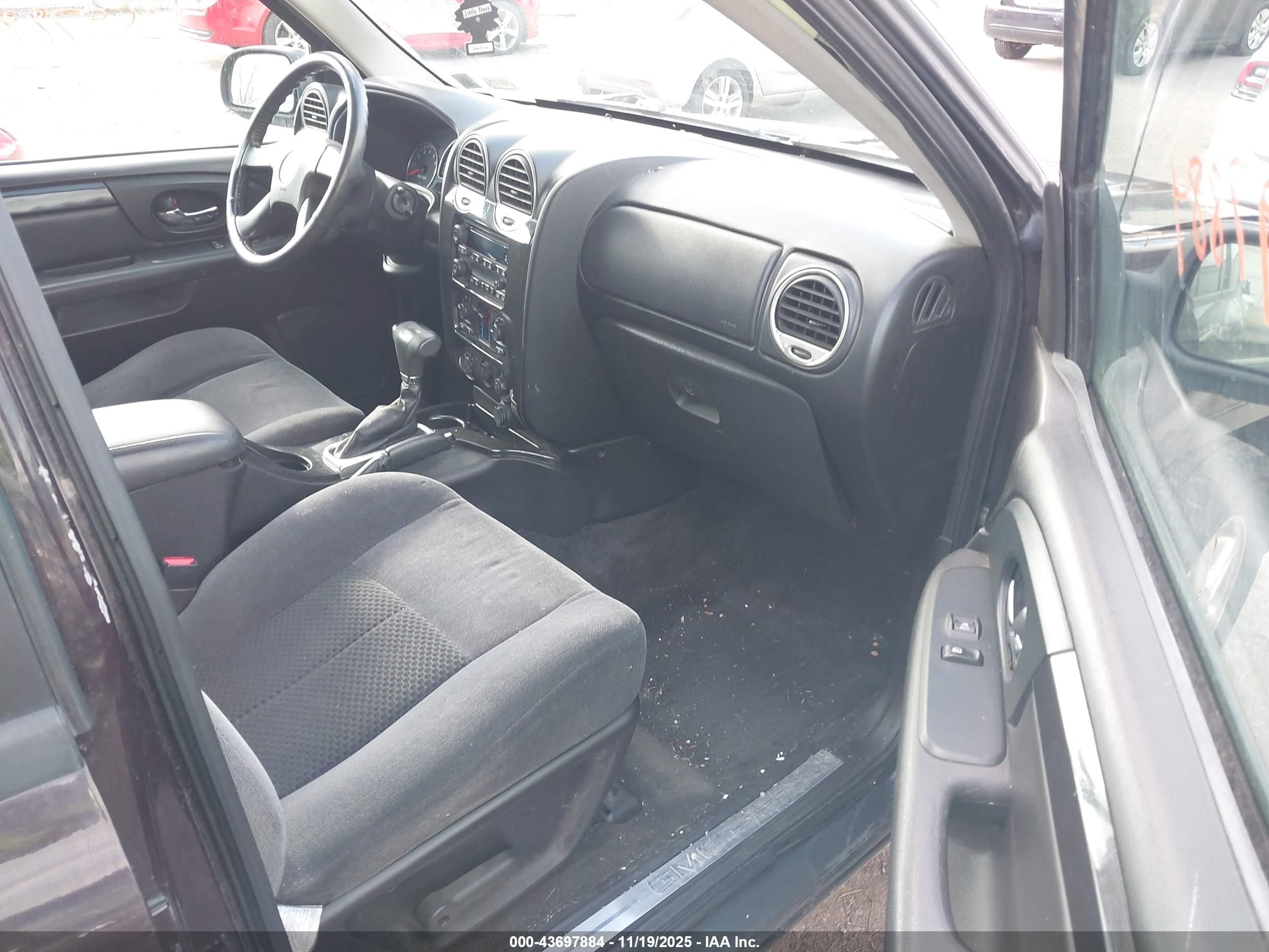 GMC ENVOY image 5