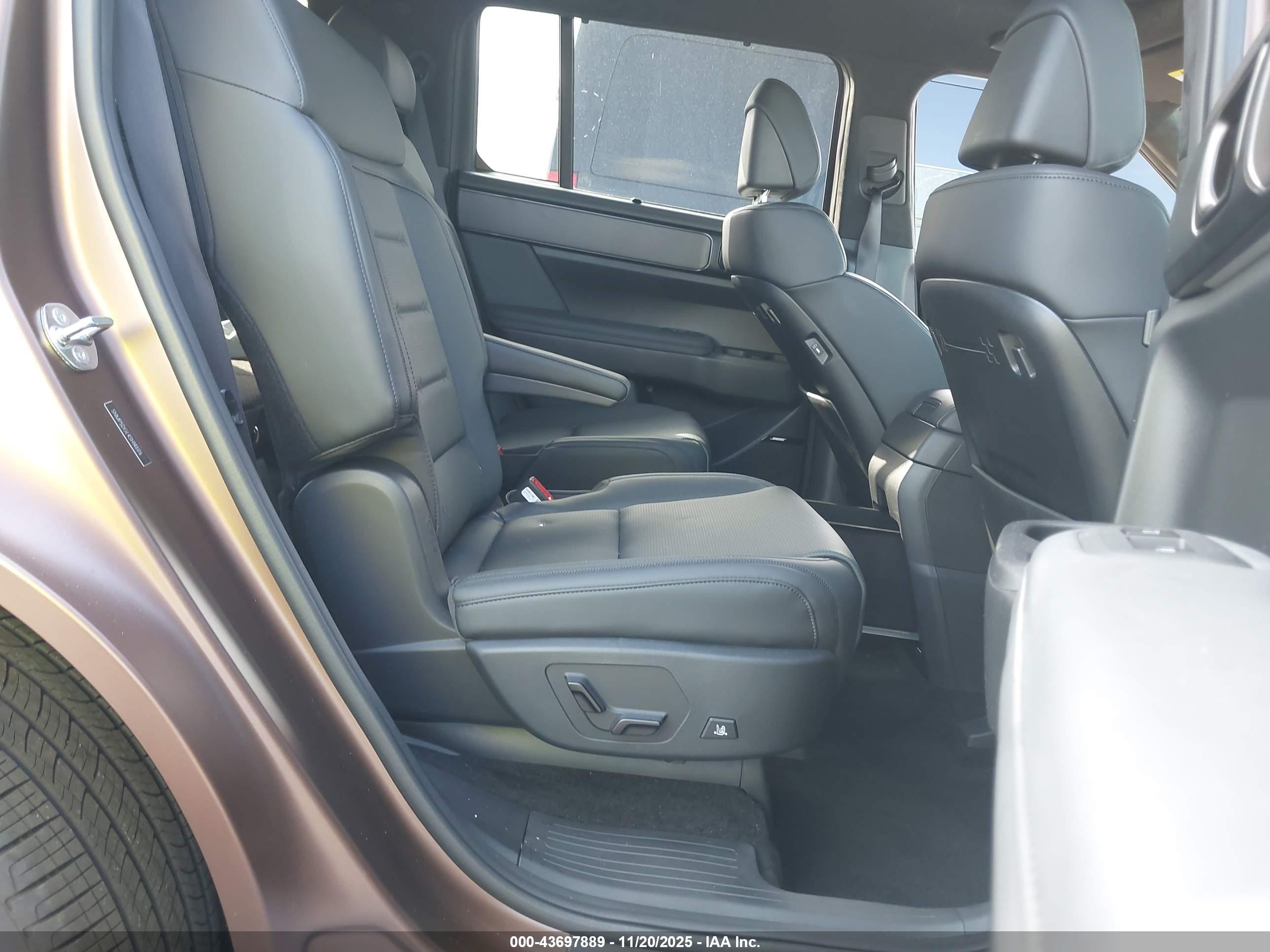 HYUNDAI SANTA image 8