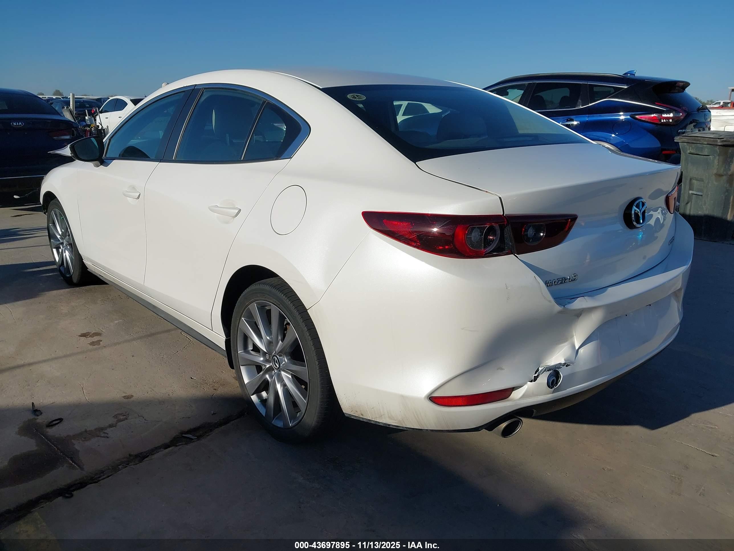MAZDA MAZDA3 image 3