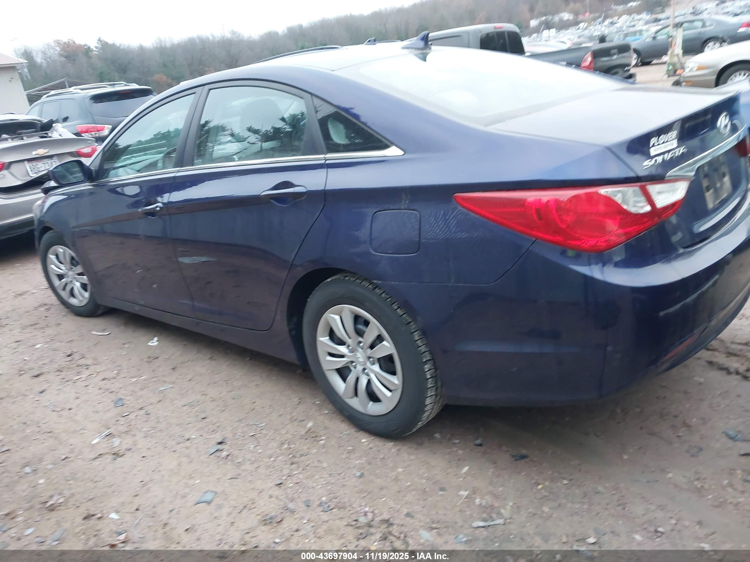 HYUNDAI SONATA image 3