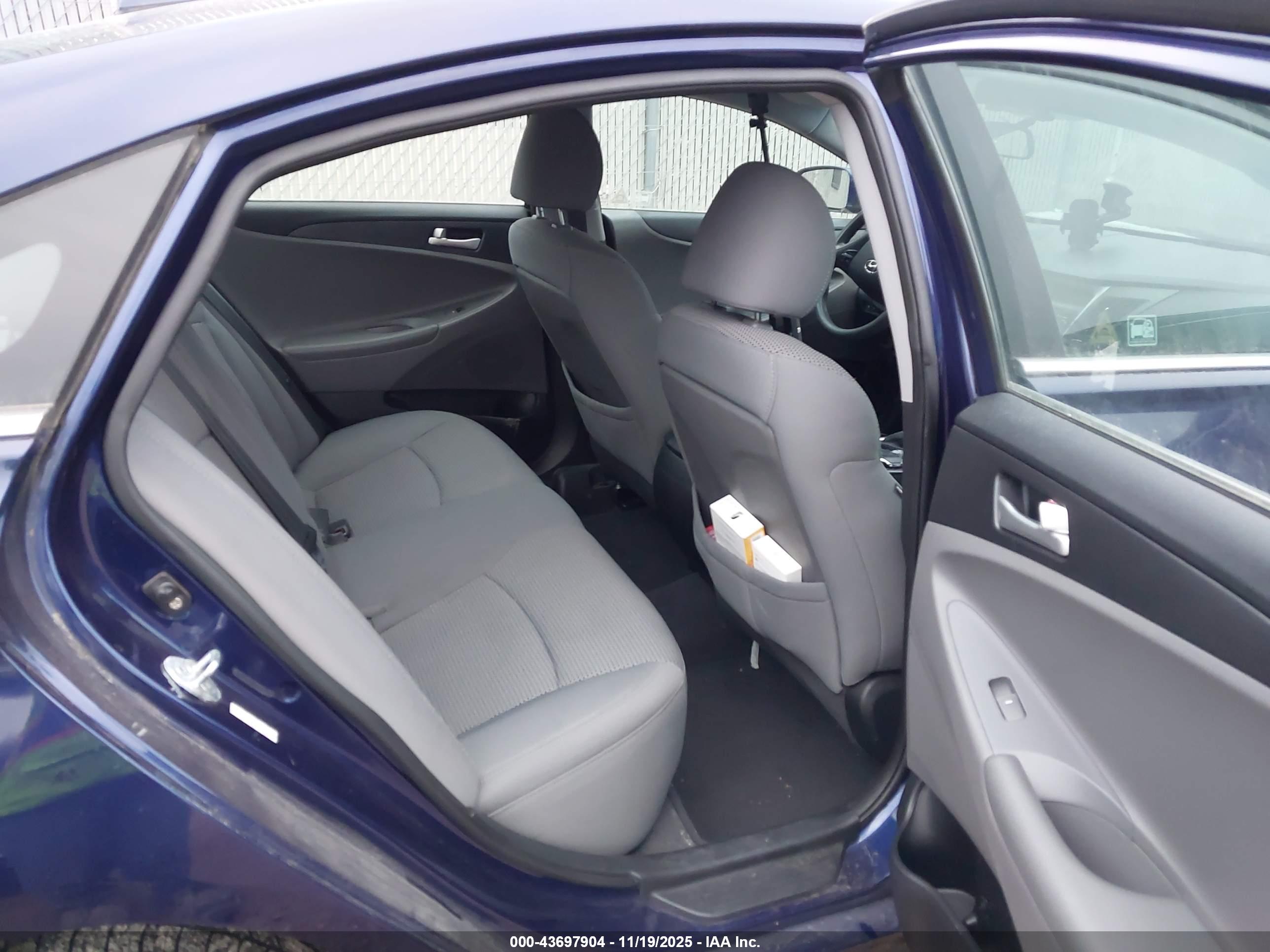HYUNDAI SONATA image 8