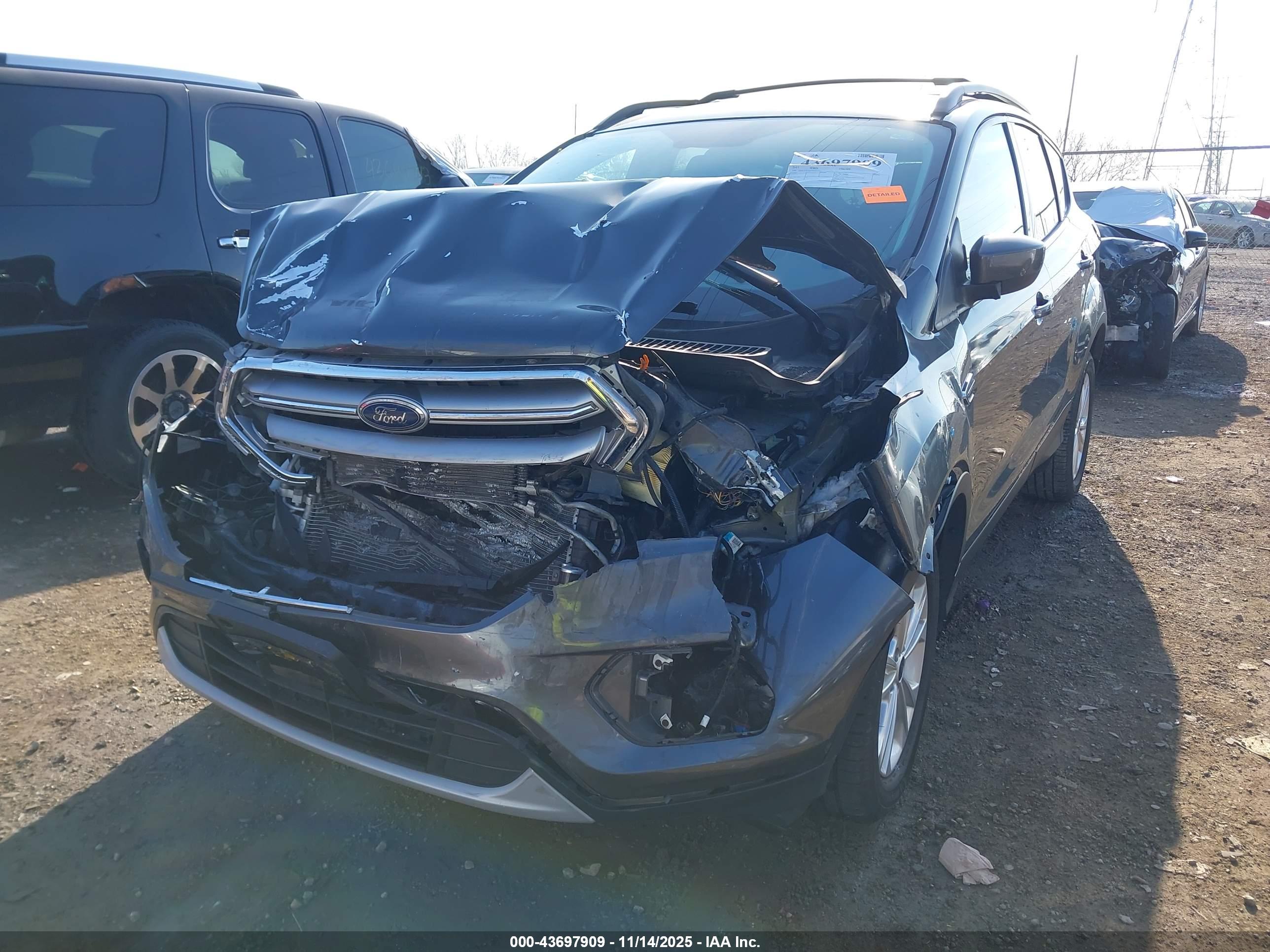 FORD ESCAPE image 2