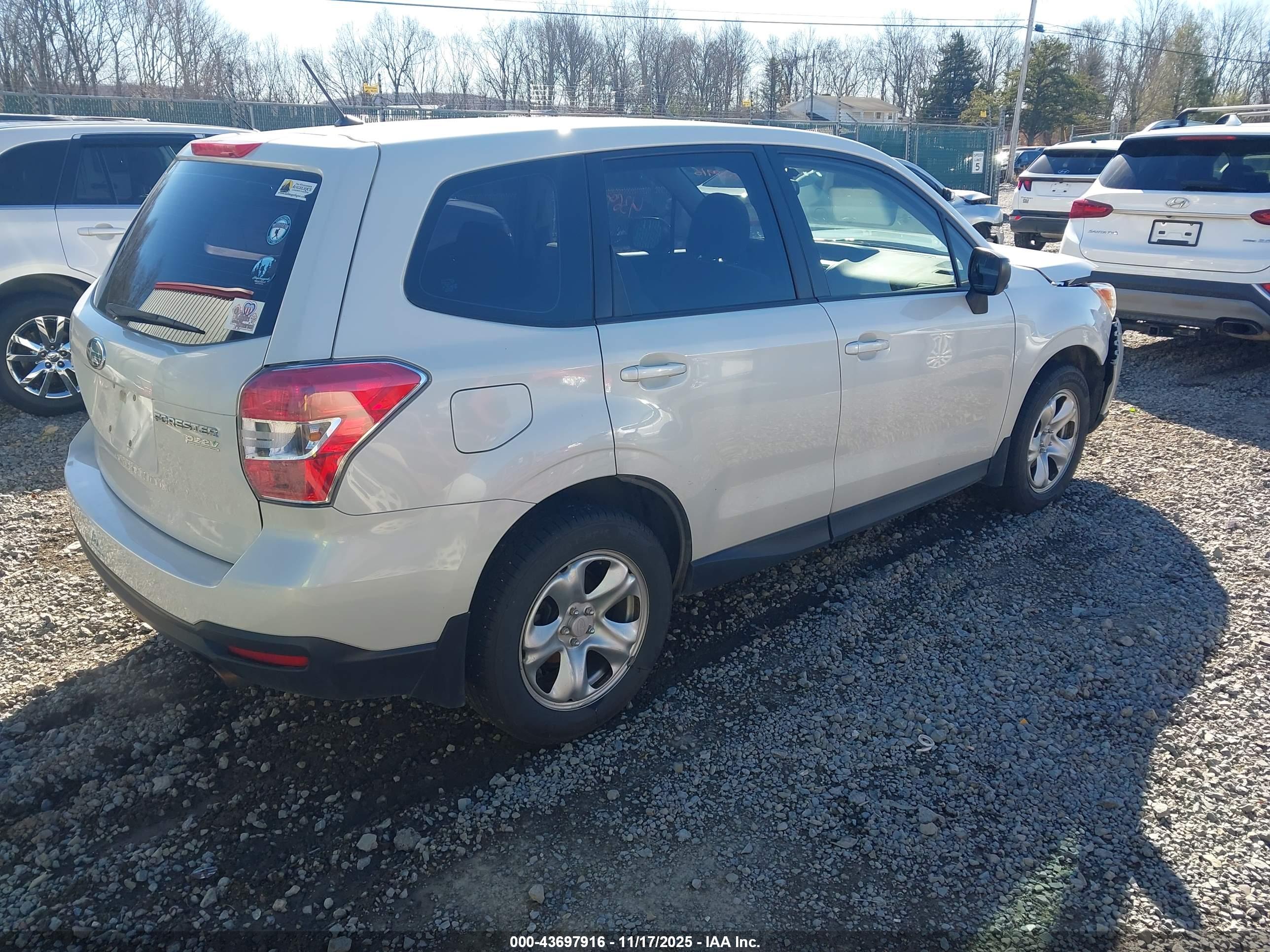 SUBARU FORESTER image 4