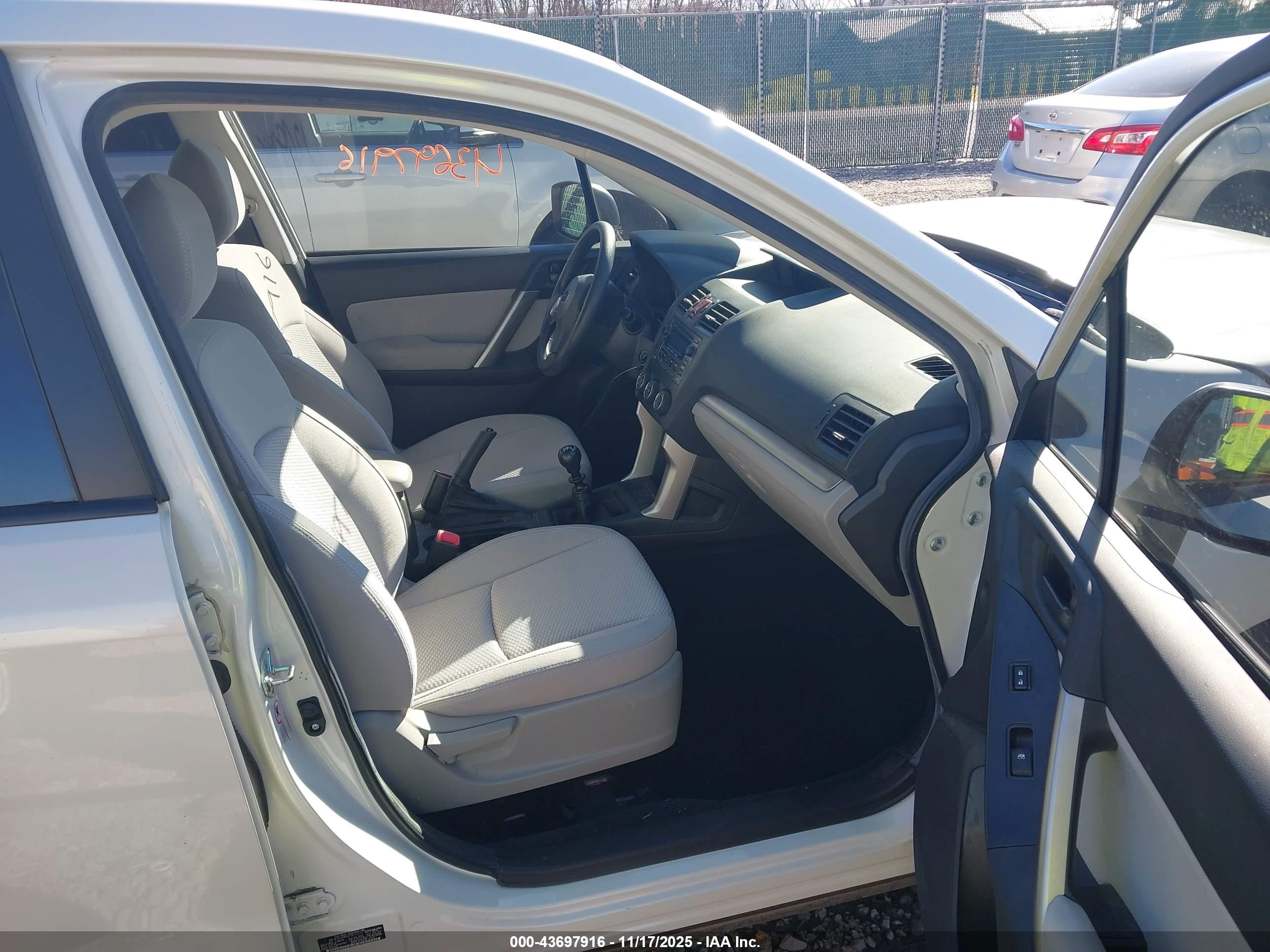 SUBARU FORESTER image 5