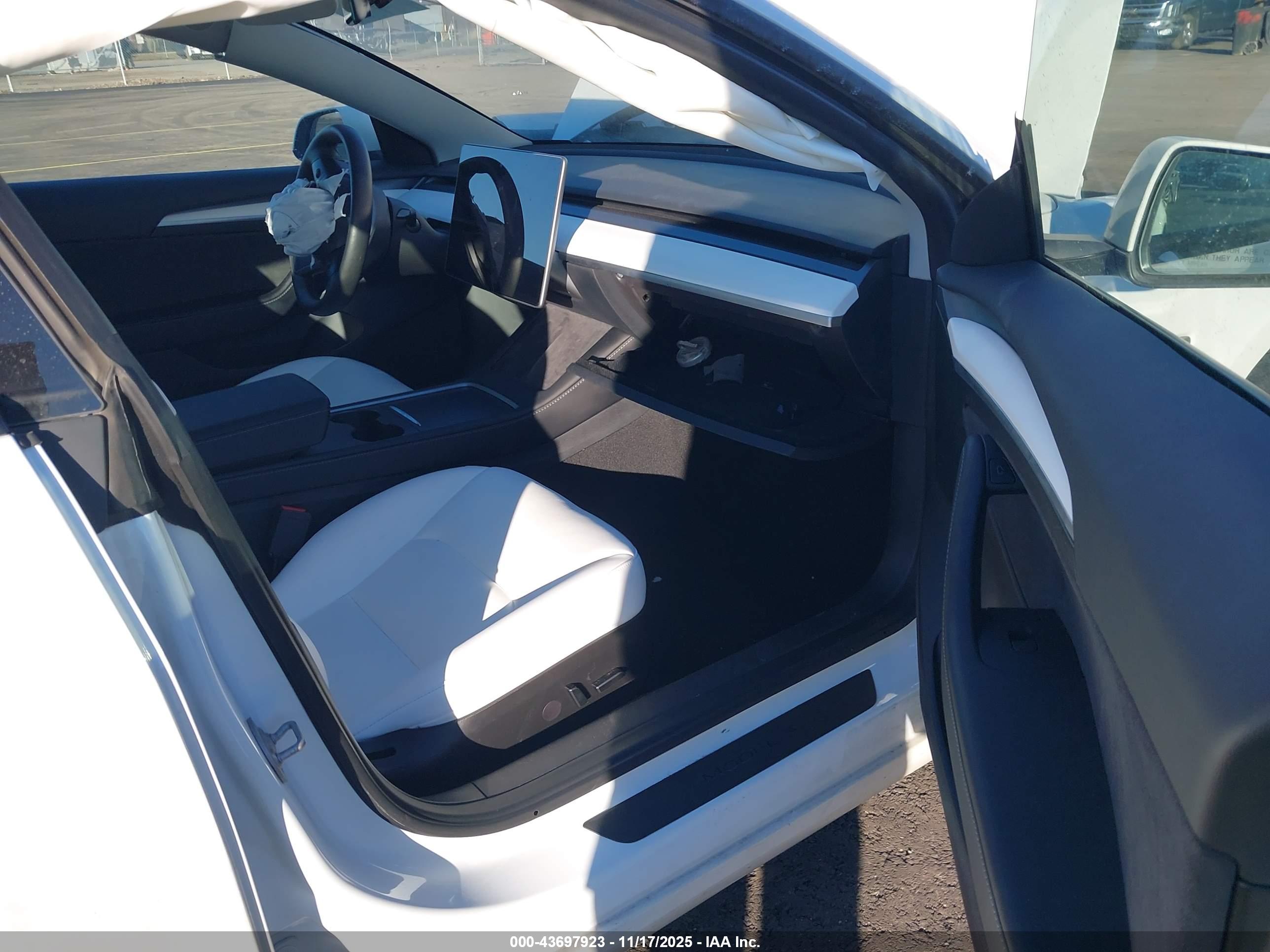 TESLA MODEL image 5