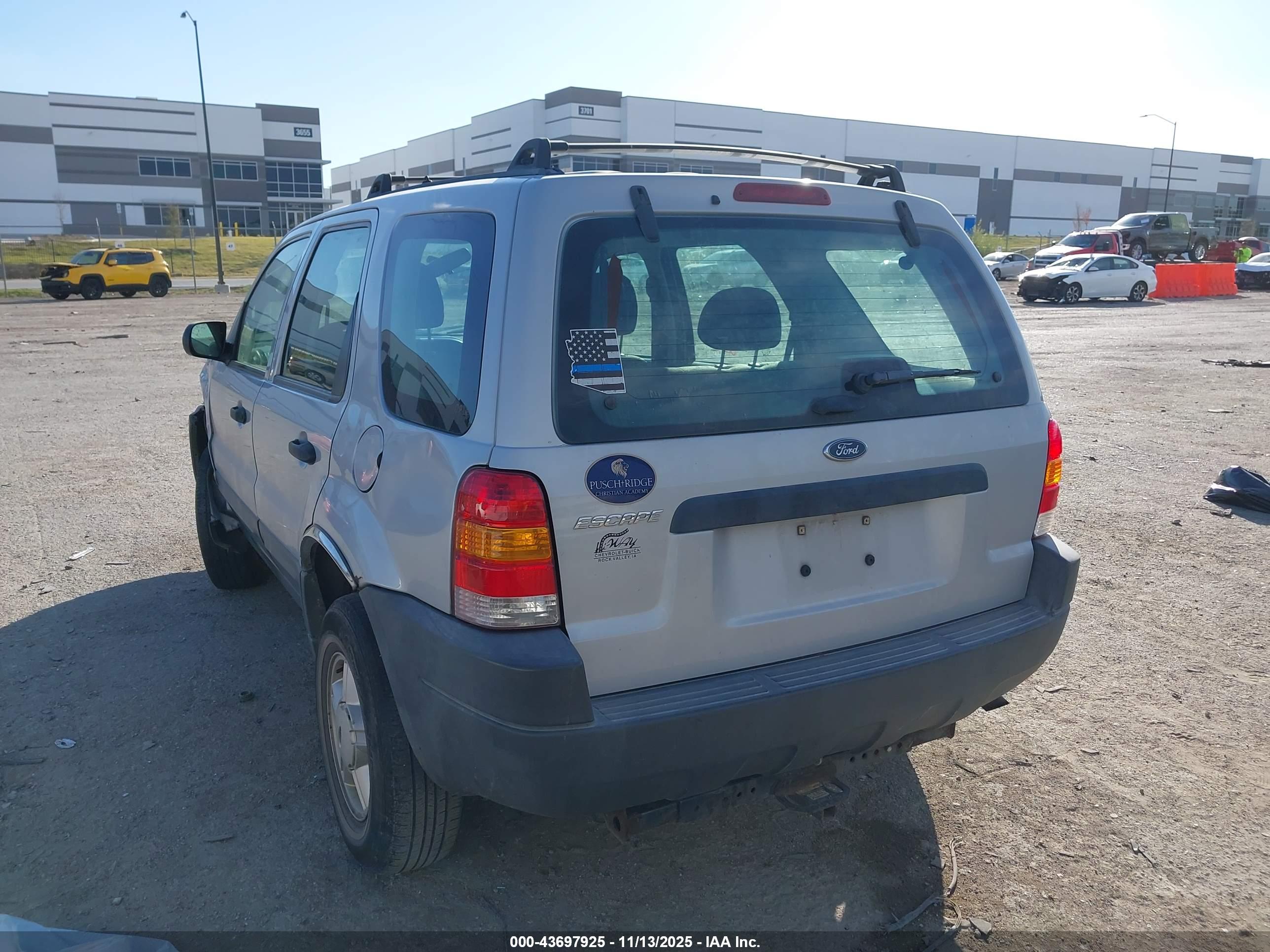 FORD ESCAPE image 3