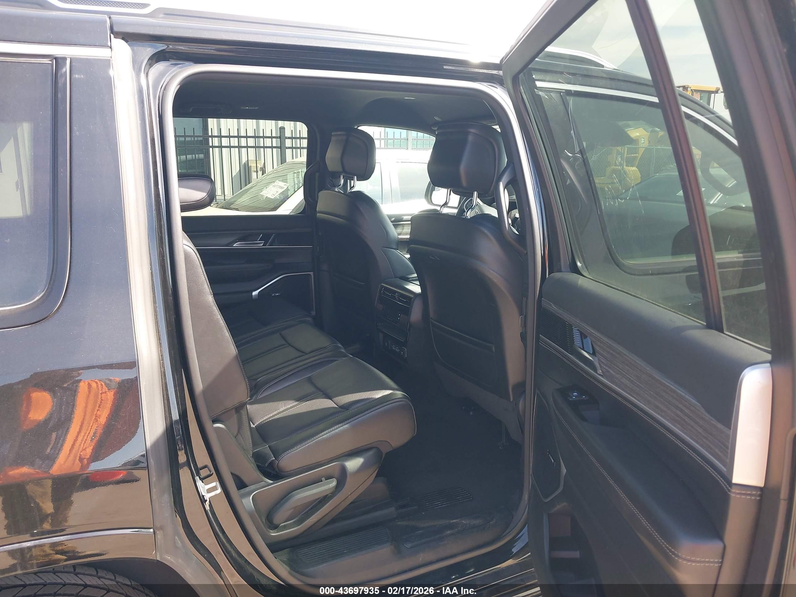 JEEP WAGONEER image 8