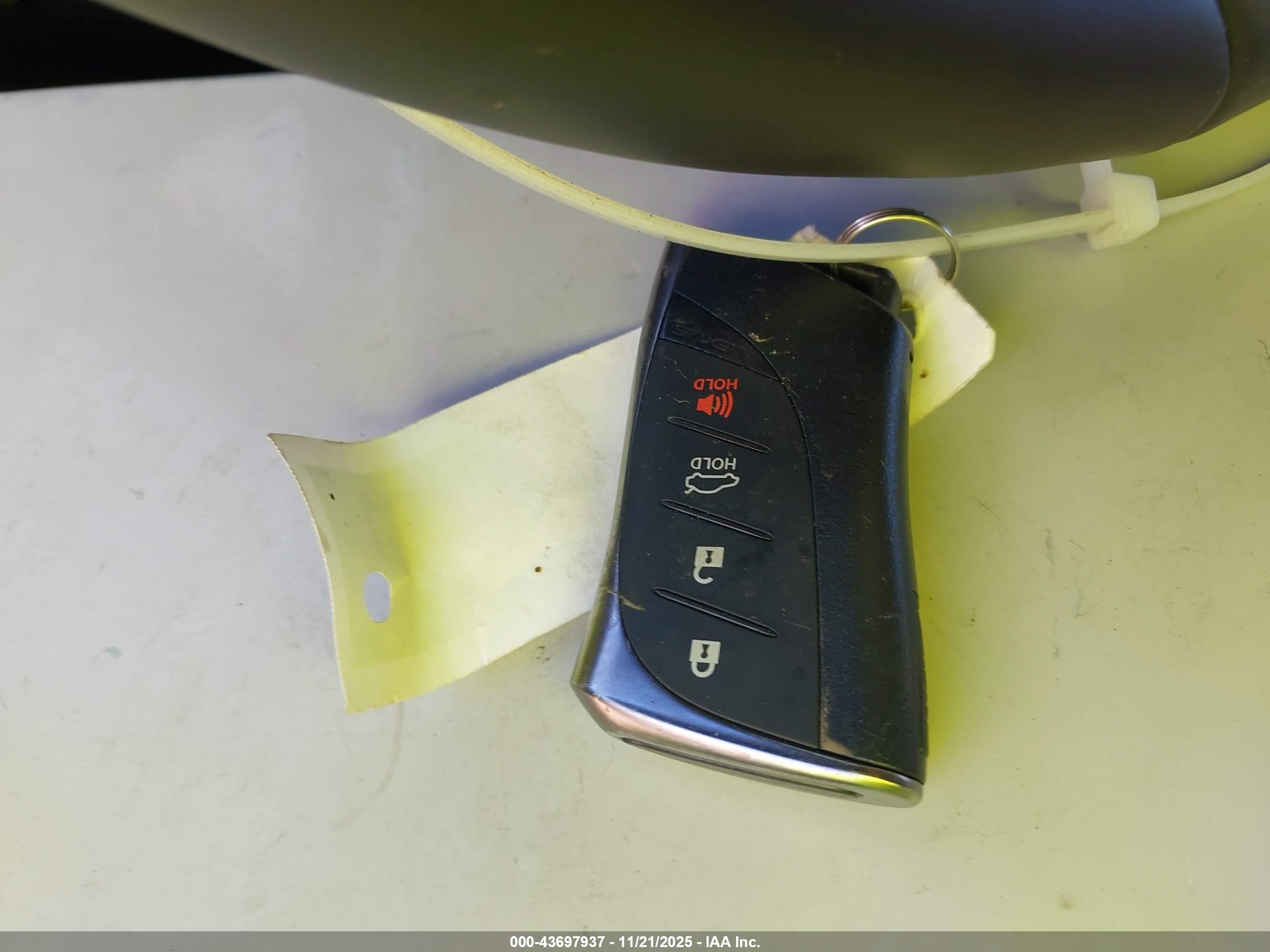 LEXUS ES image 11