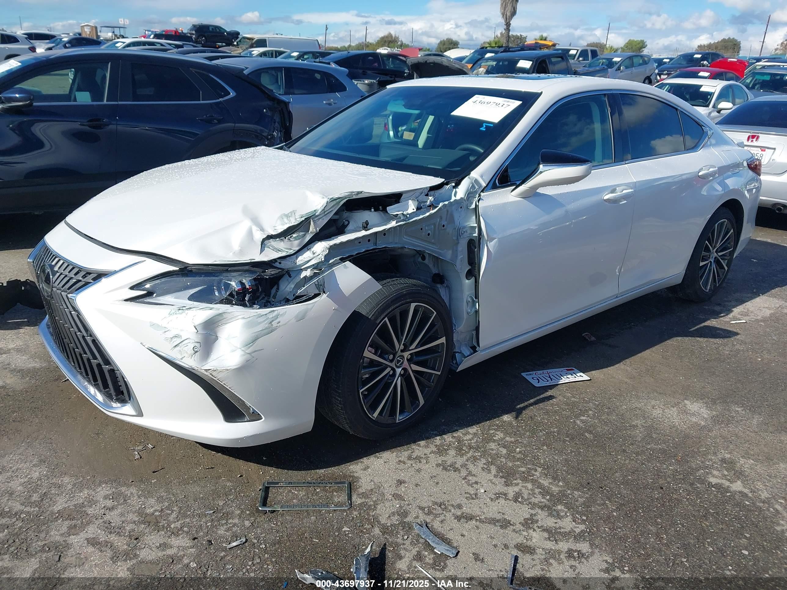 LEXUS ES image 2