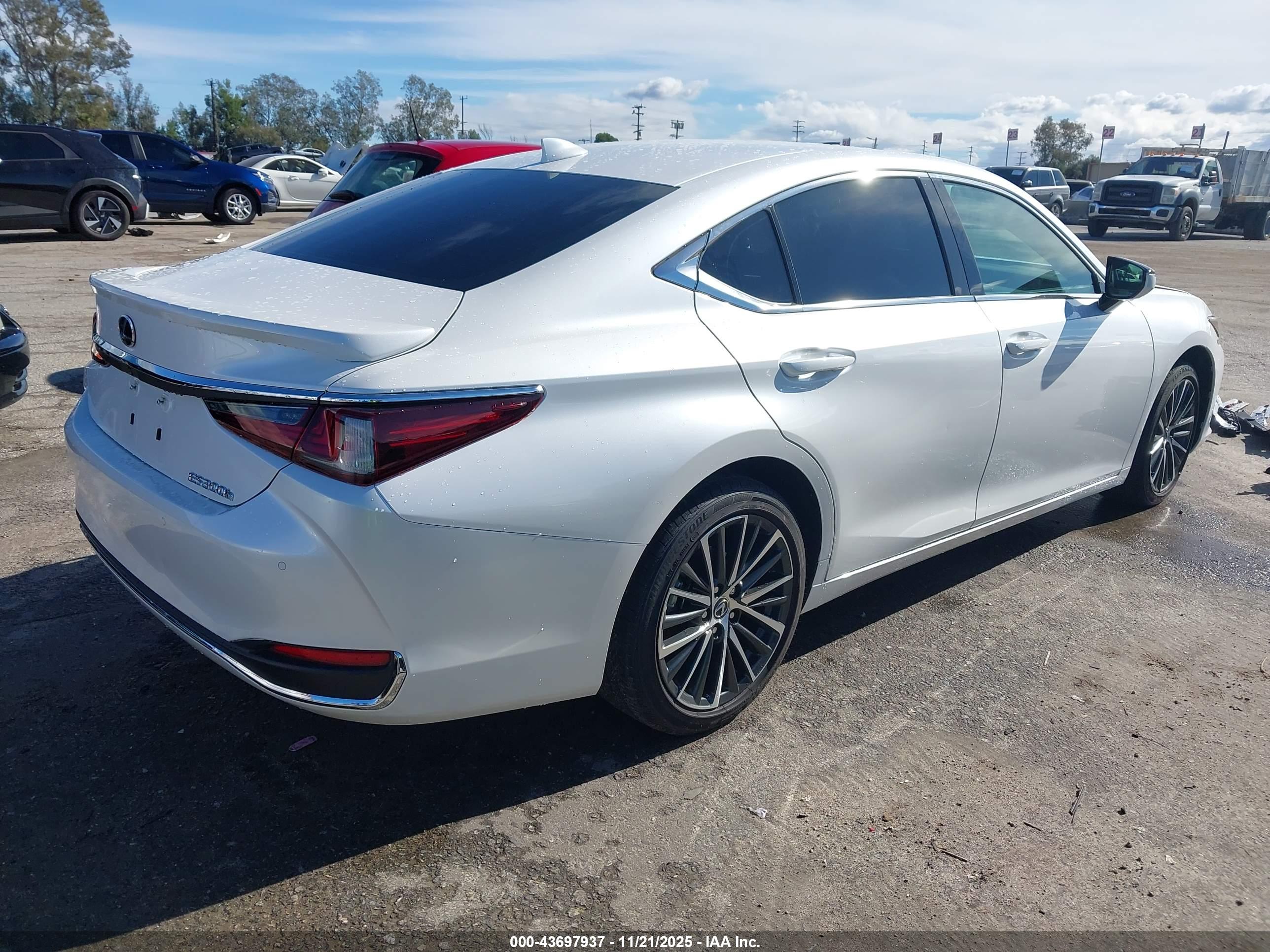 LEXUS ES image 4