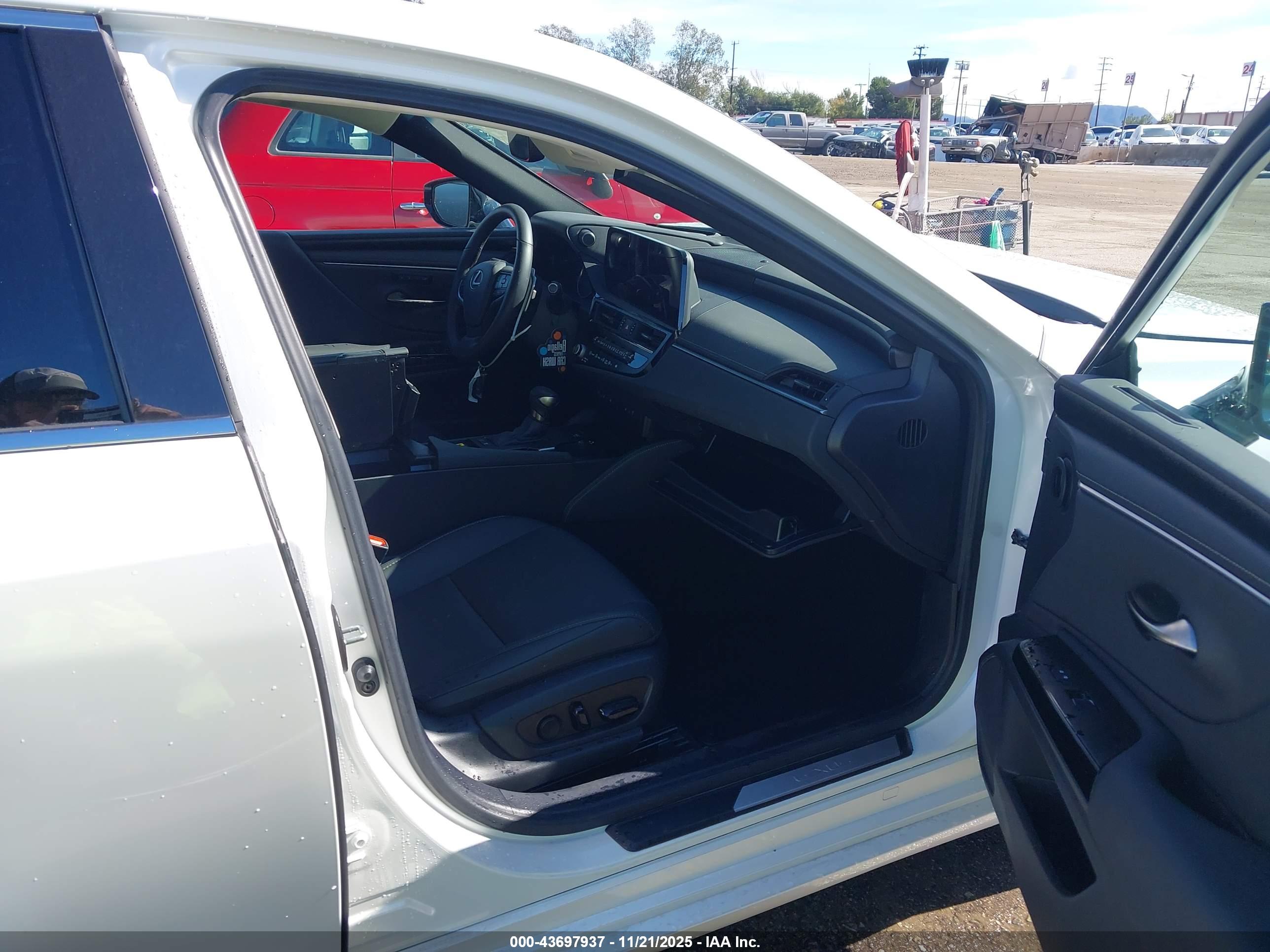 LEXUS ES image 5