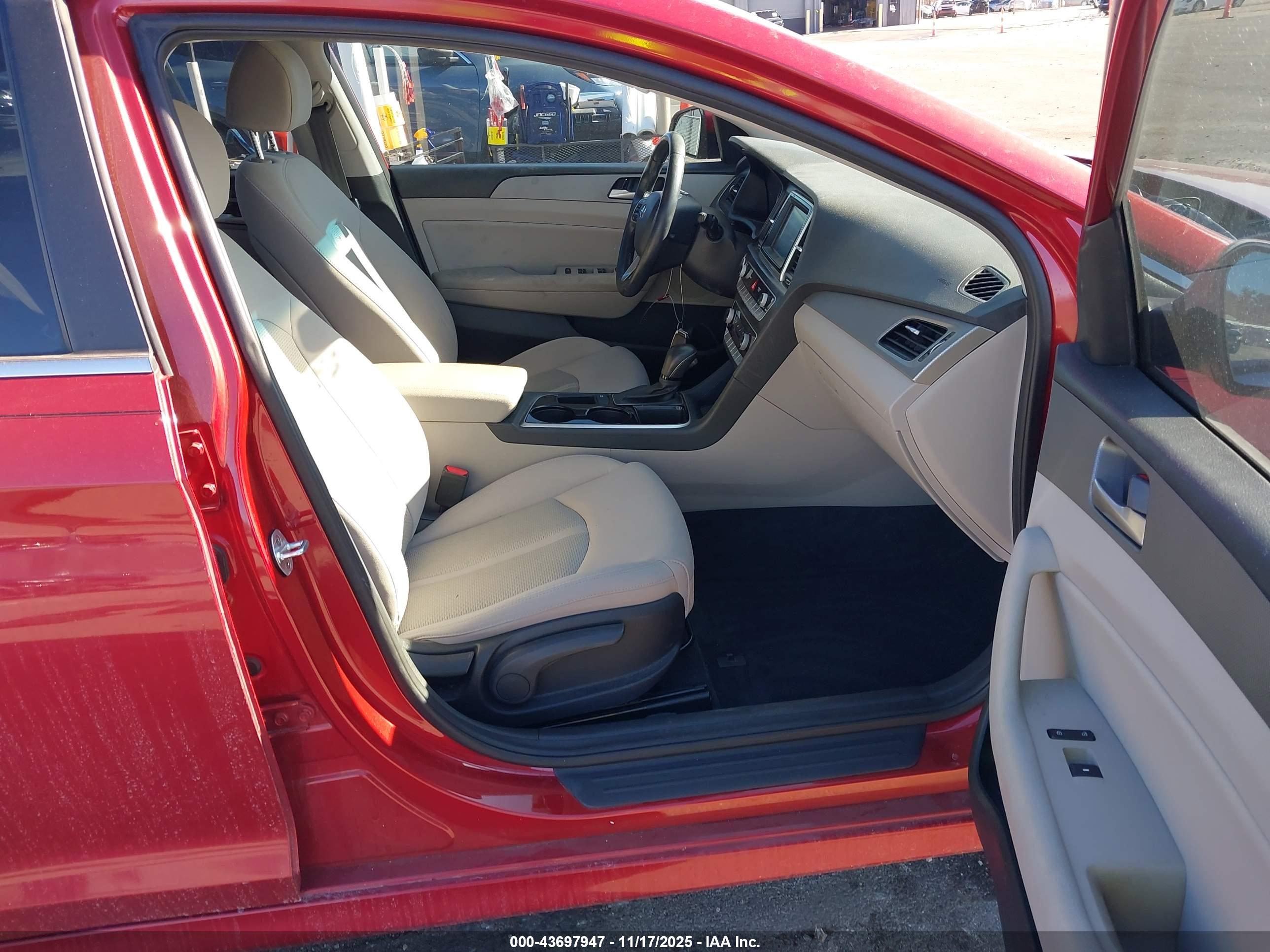 HYUNDAI SONATA image 5