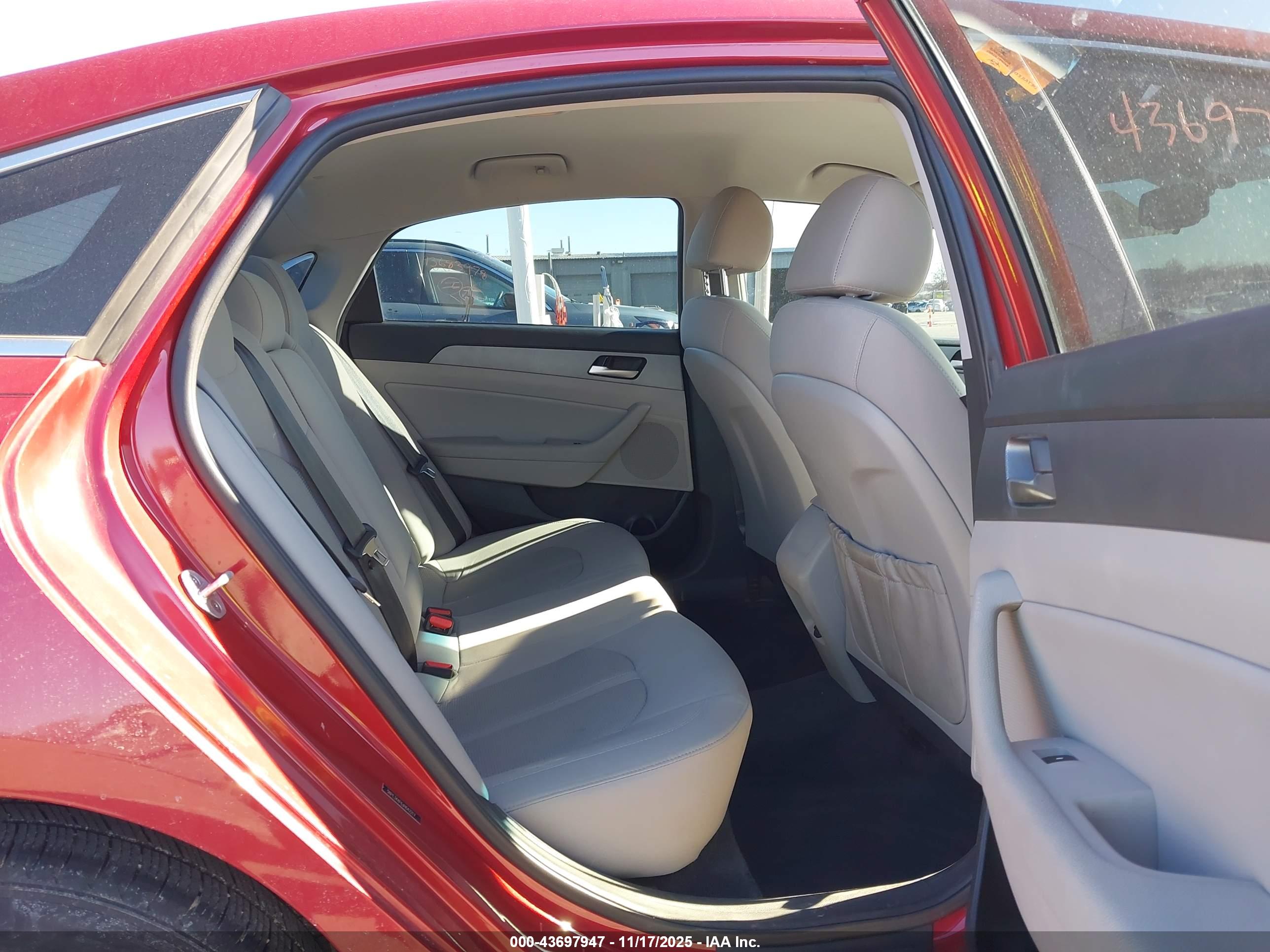 HYUNDAI SONATA image 8