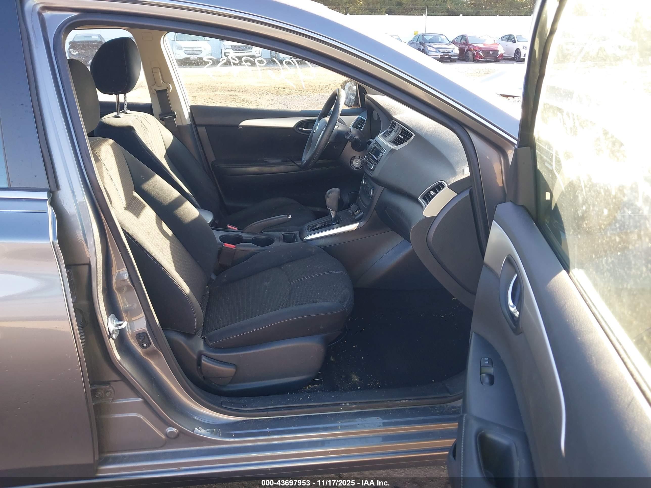 NISSAN SENTRA image 5