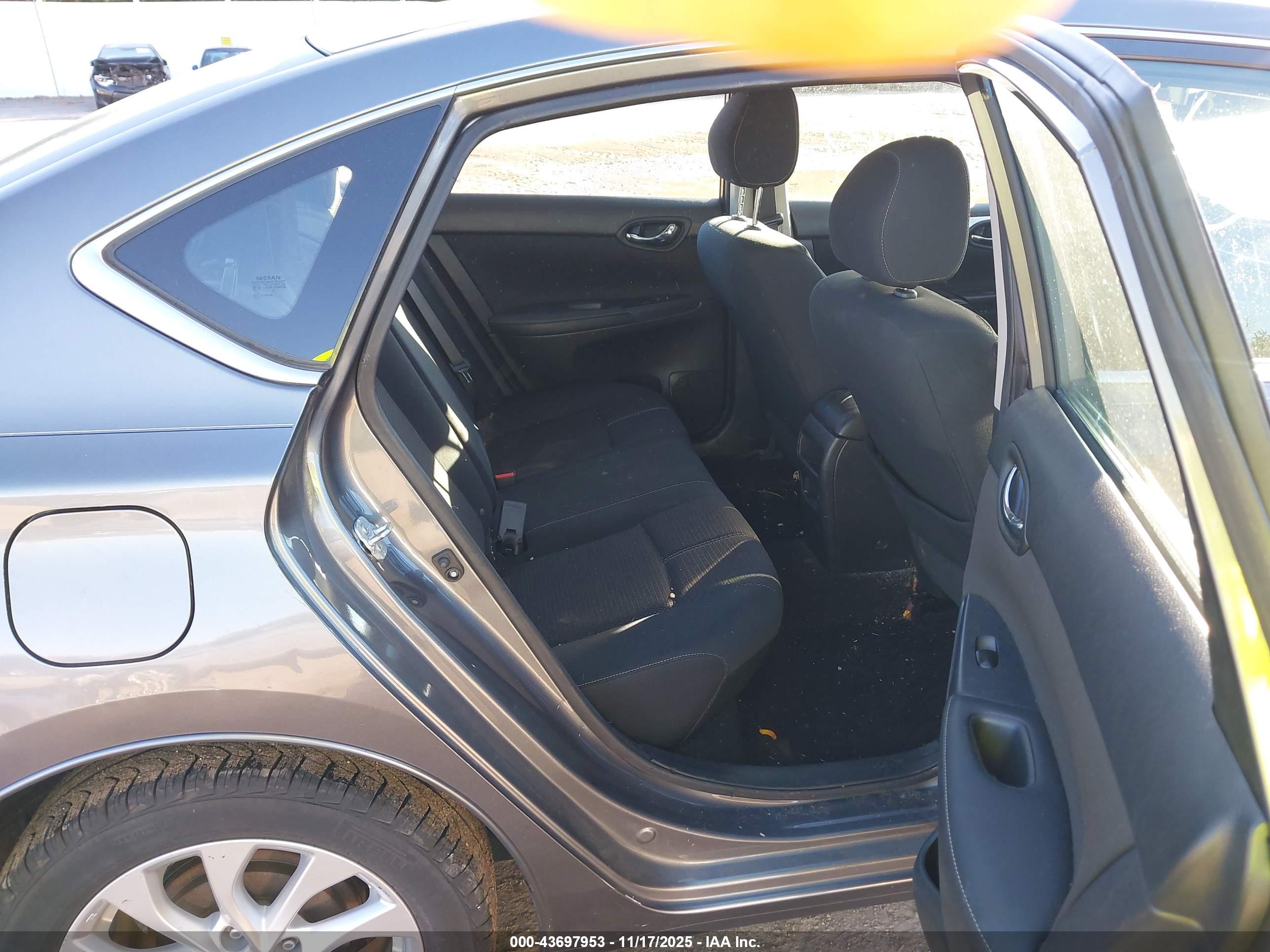 NISSAN SENTRA image 8