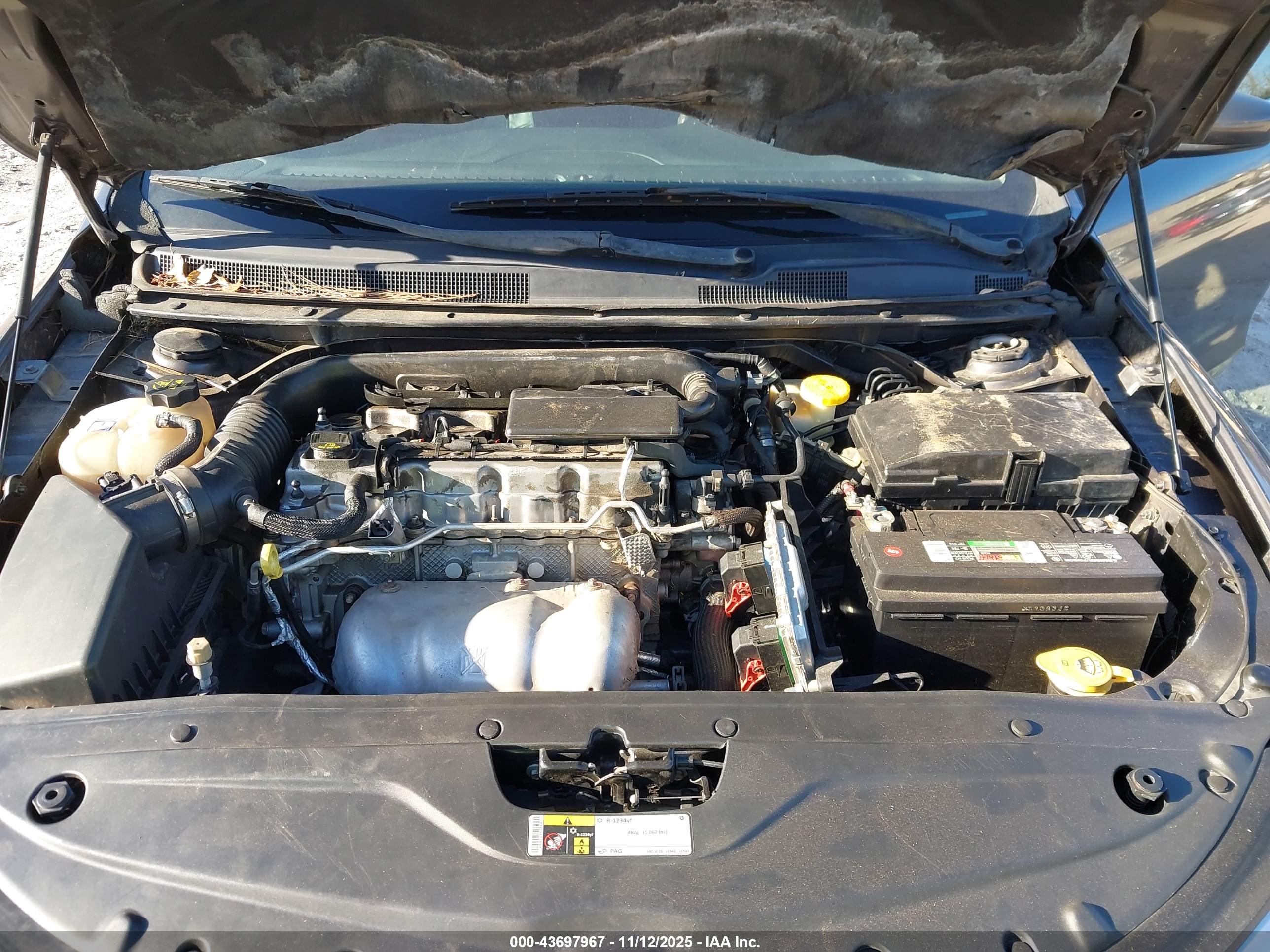 CHRYSLER 200 image 10