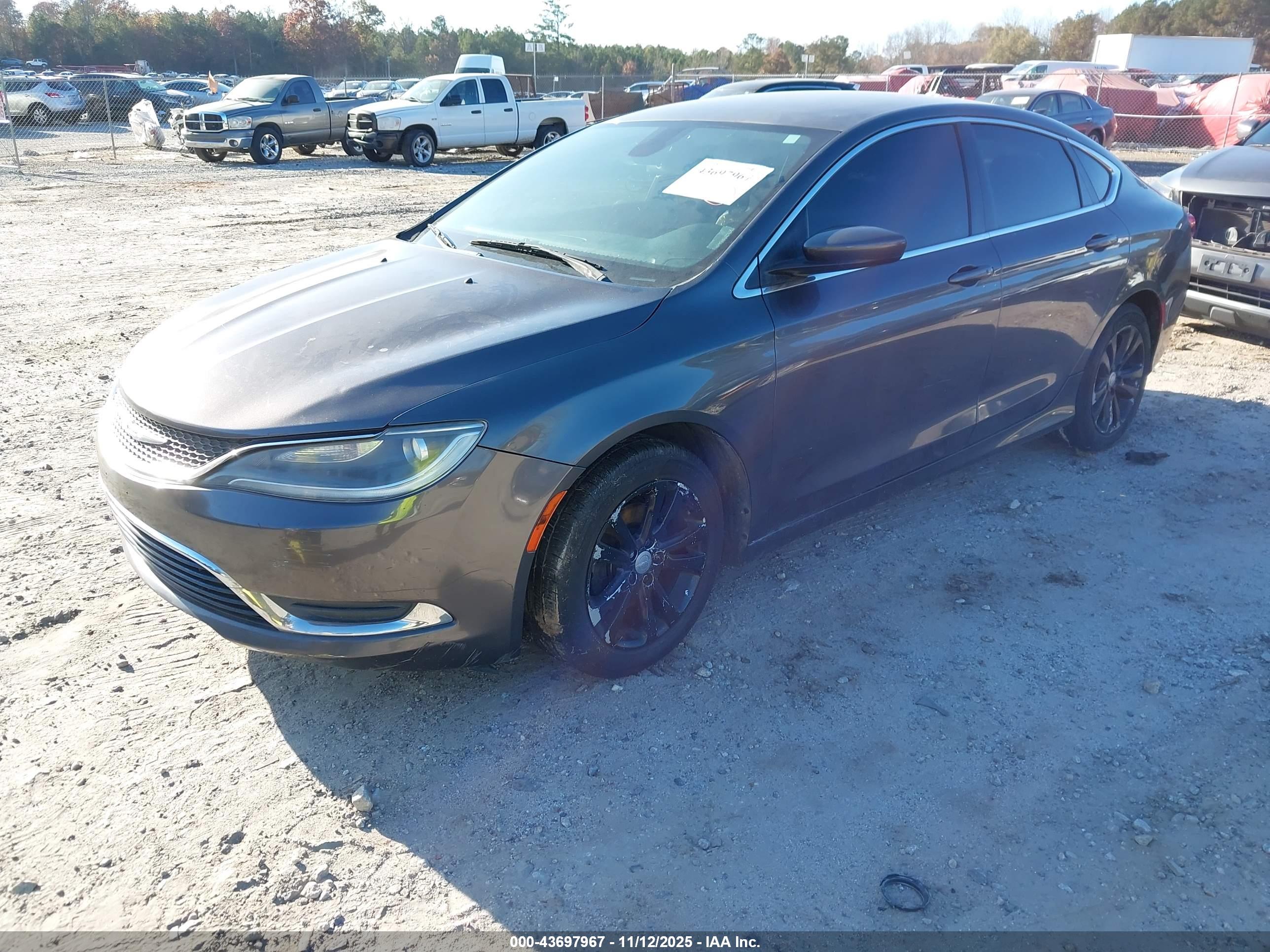 CHRYSLER 200 image 2