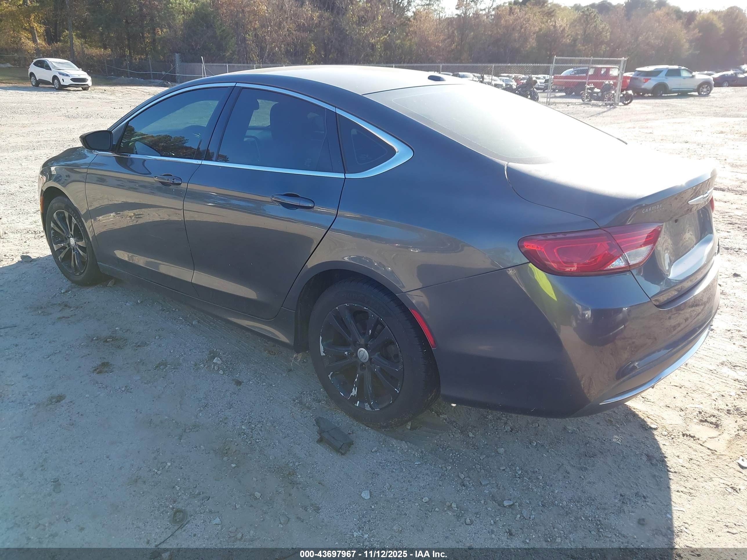 CHRYSLER 200 image 3