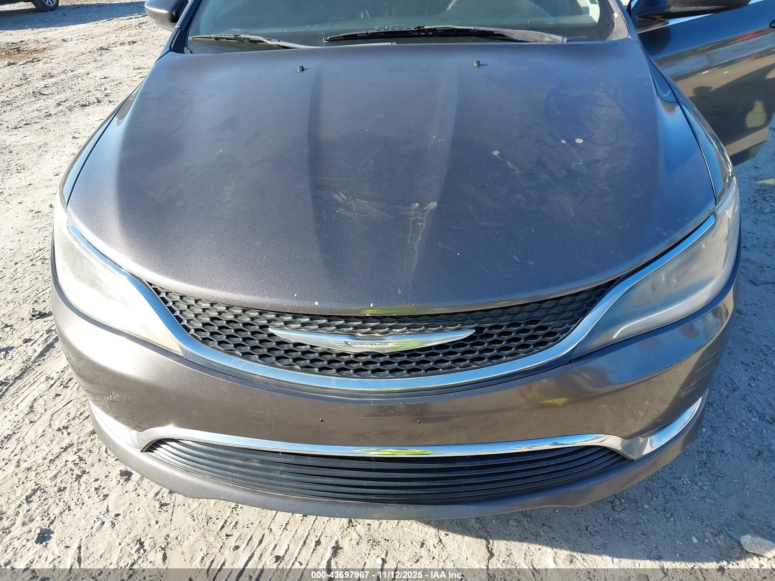 CHRYSLER 200 image 6