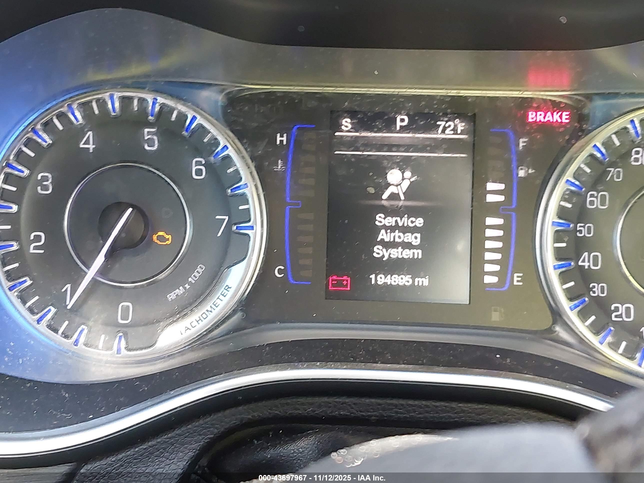 CHRYSLER 200 image 7