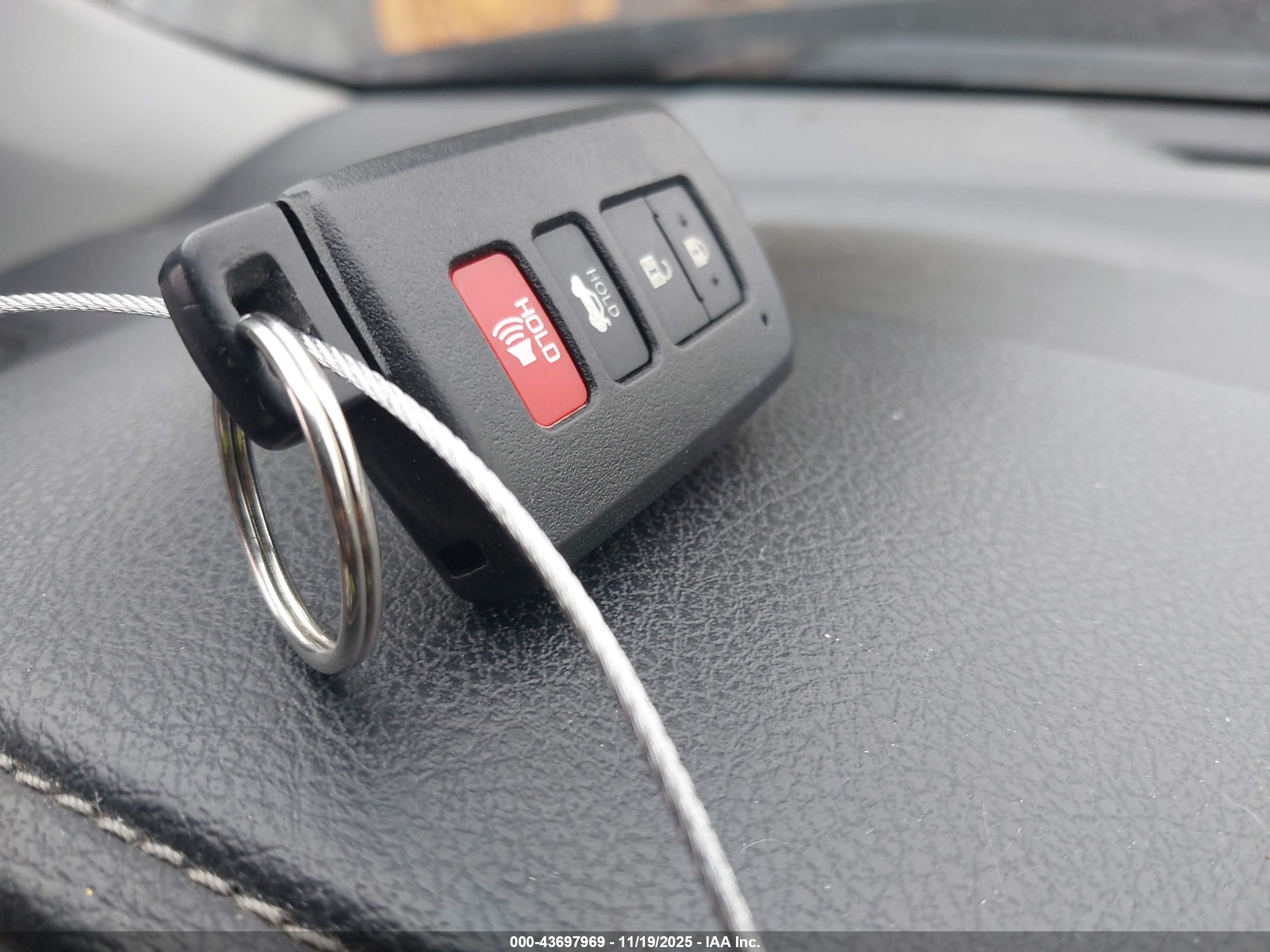 TOYOTA CAMRY image 11