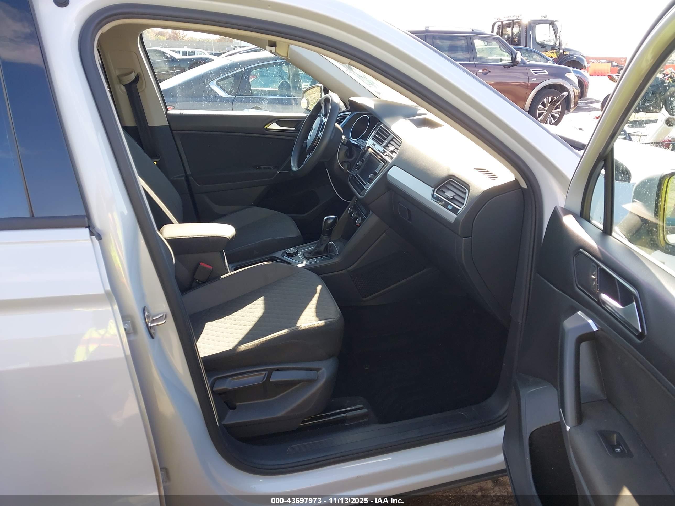 VOLKSWAGEN TIGUAN image 5