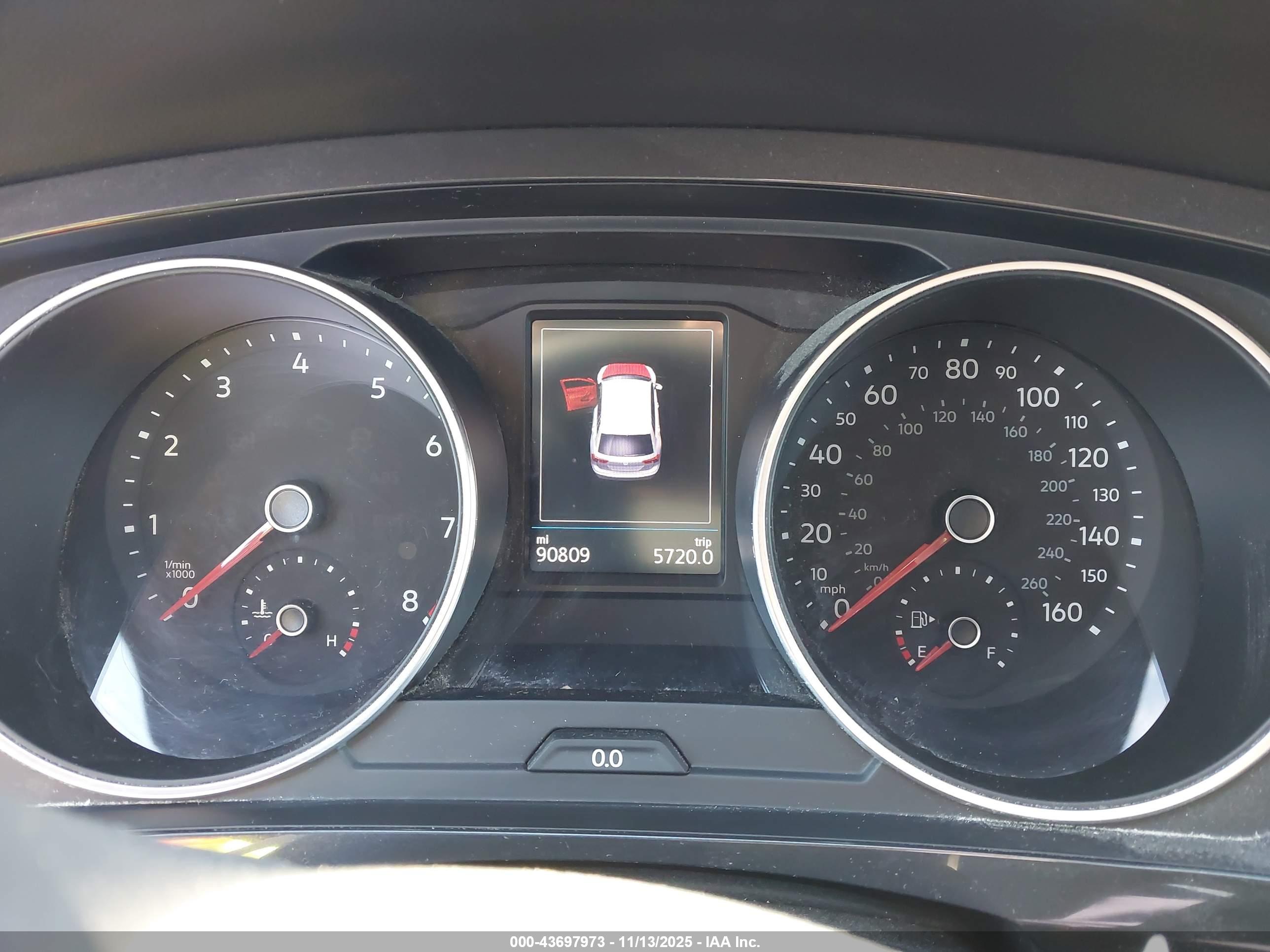 VOLKSWAGEN TIGUAN image 7