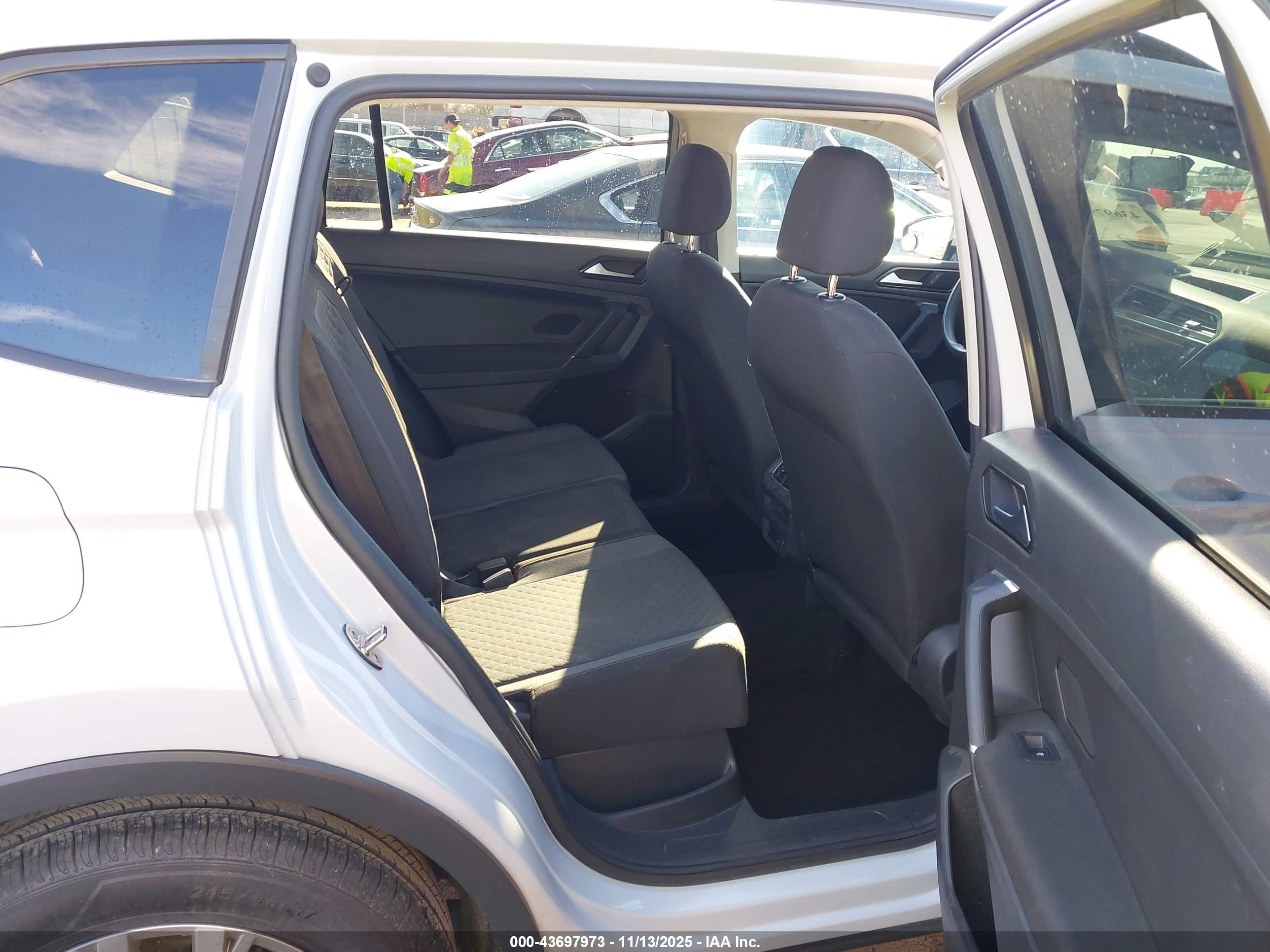 VOLKSWAGEN TIGUAN image 8