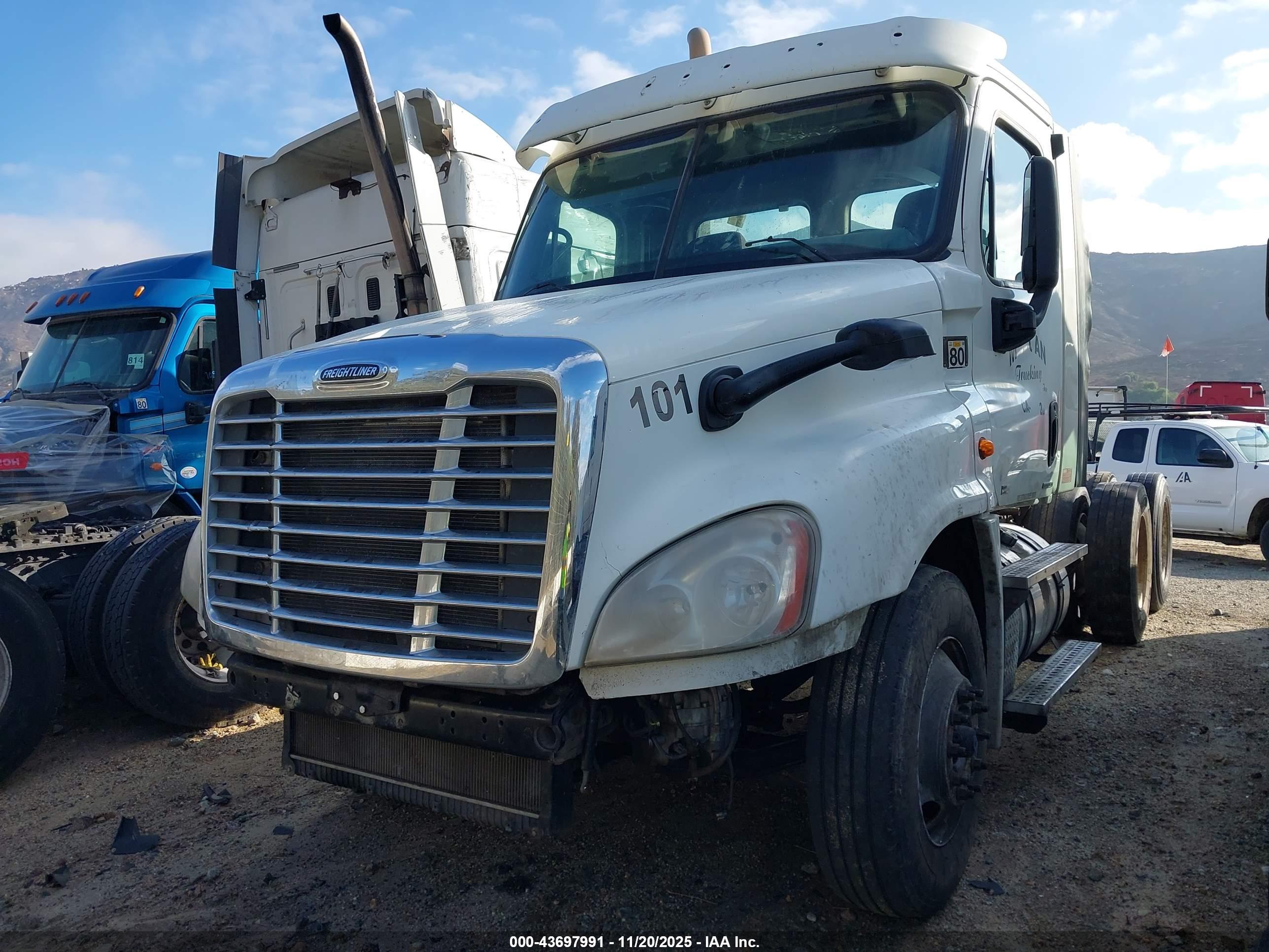 FREIGHTLINER CASCADIA image 2