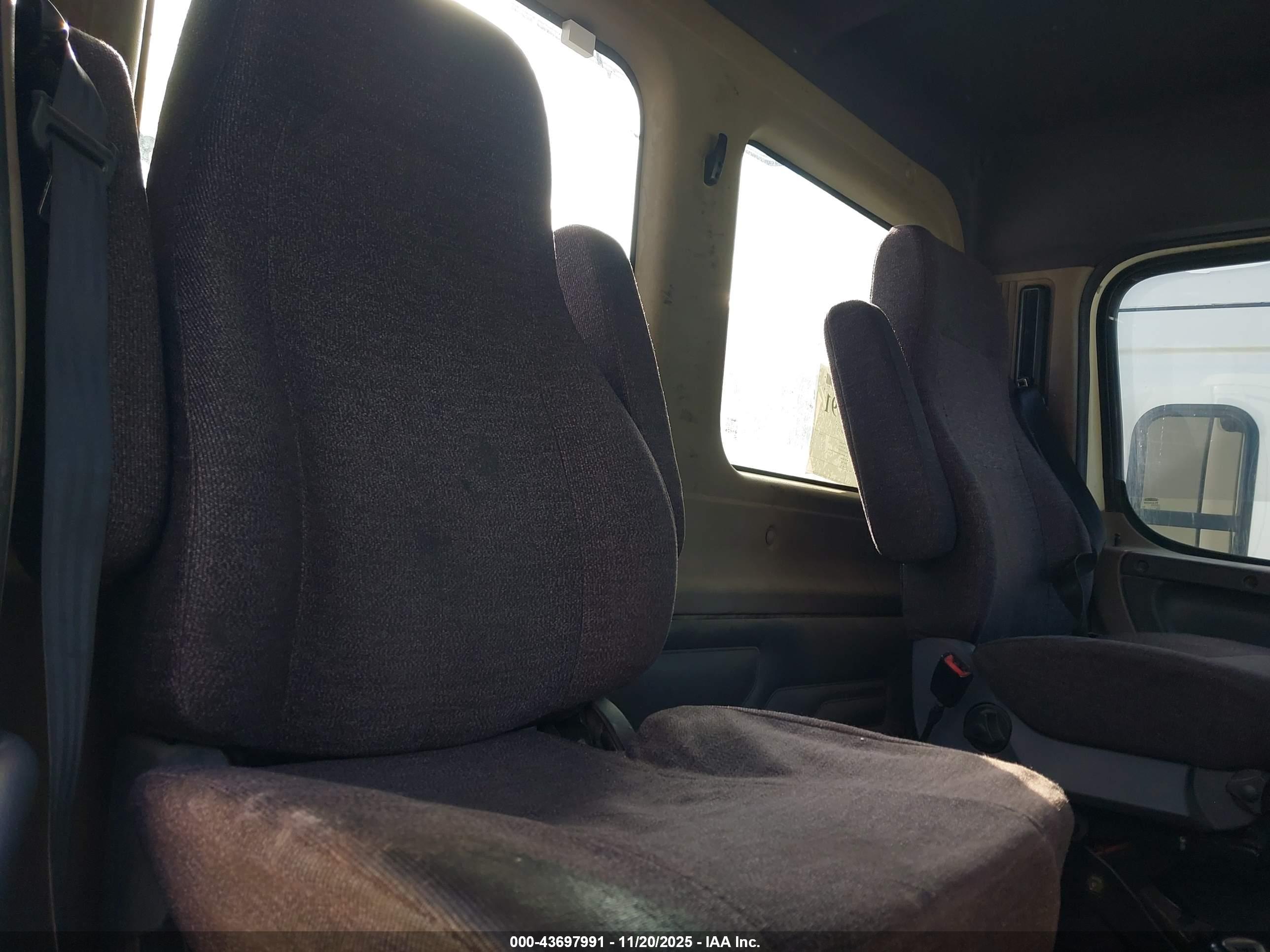 FREIGHTLINER CASCADIA image 7