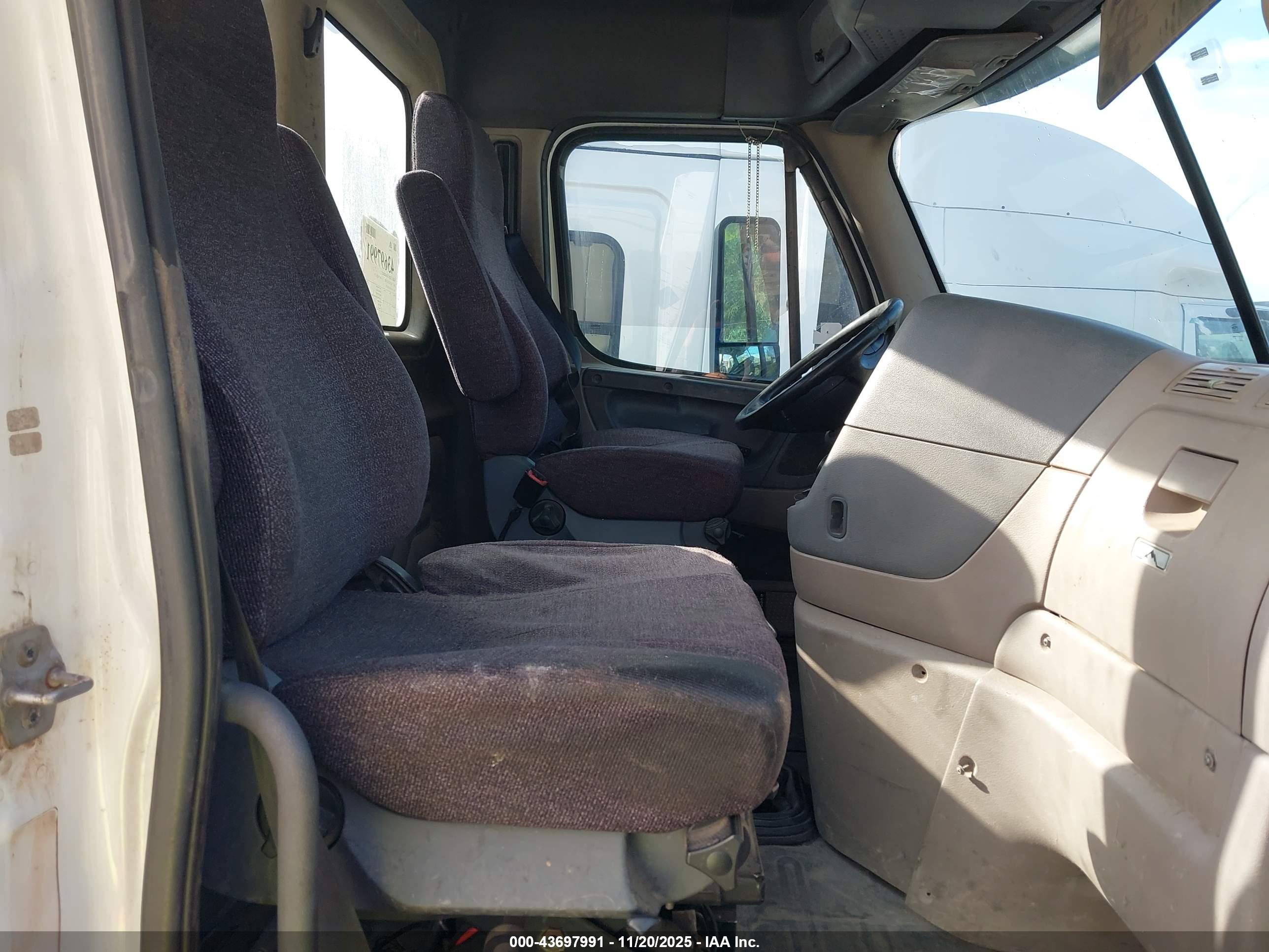 FREIGHTLINER CASCADIA image 8