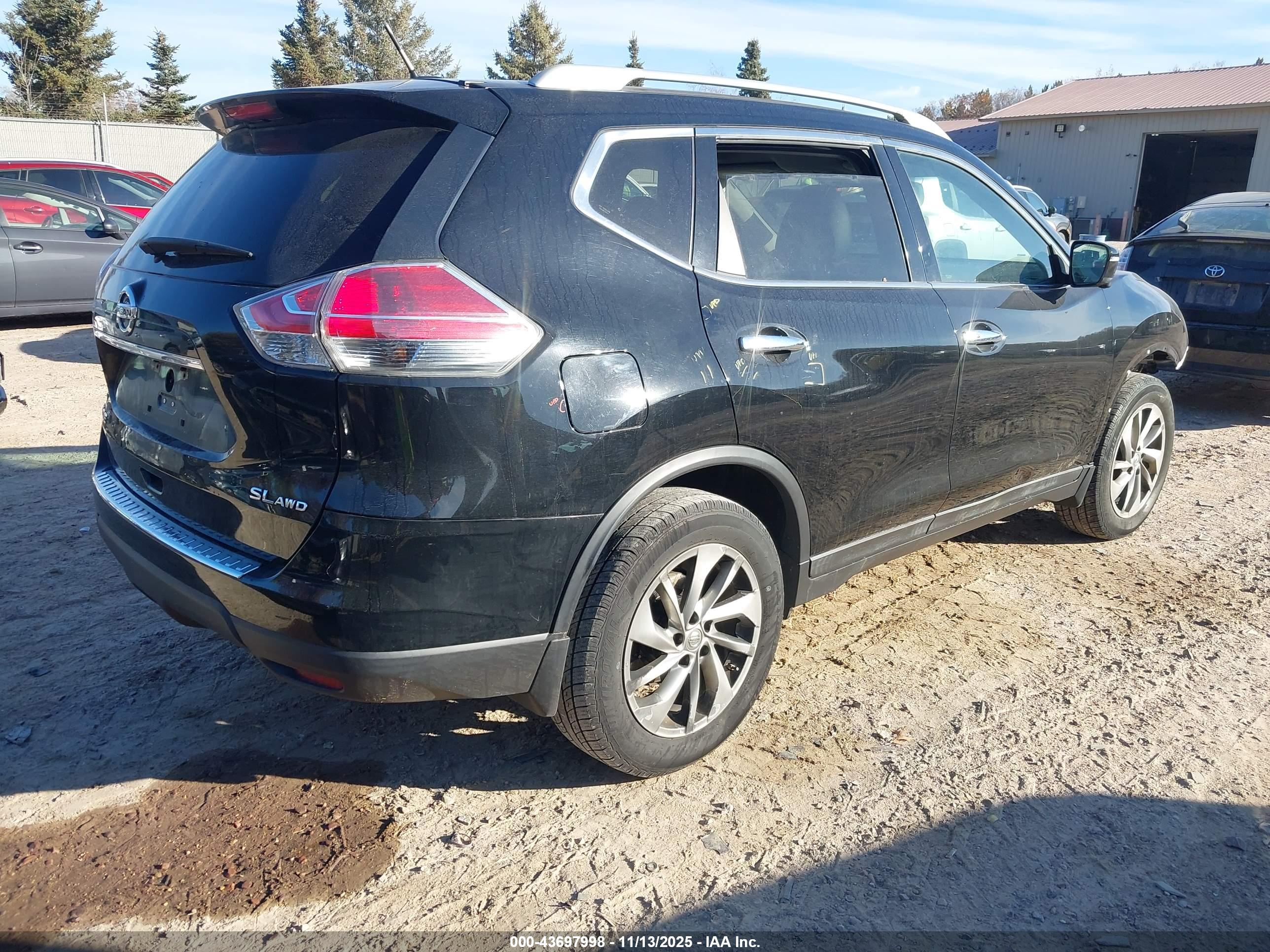 NISSAN ROGUE image 4