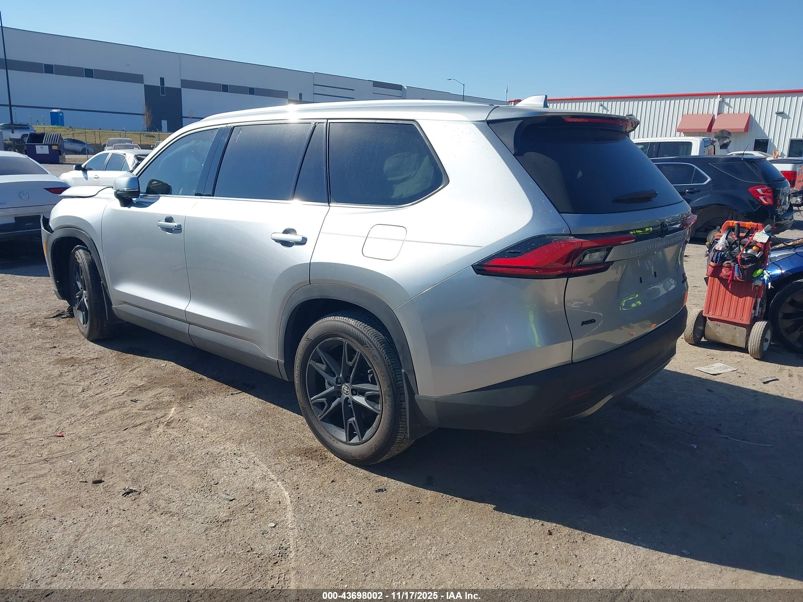 TOYOTA GRAND image 3