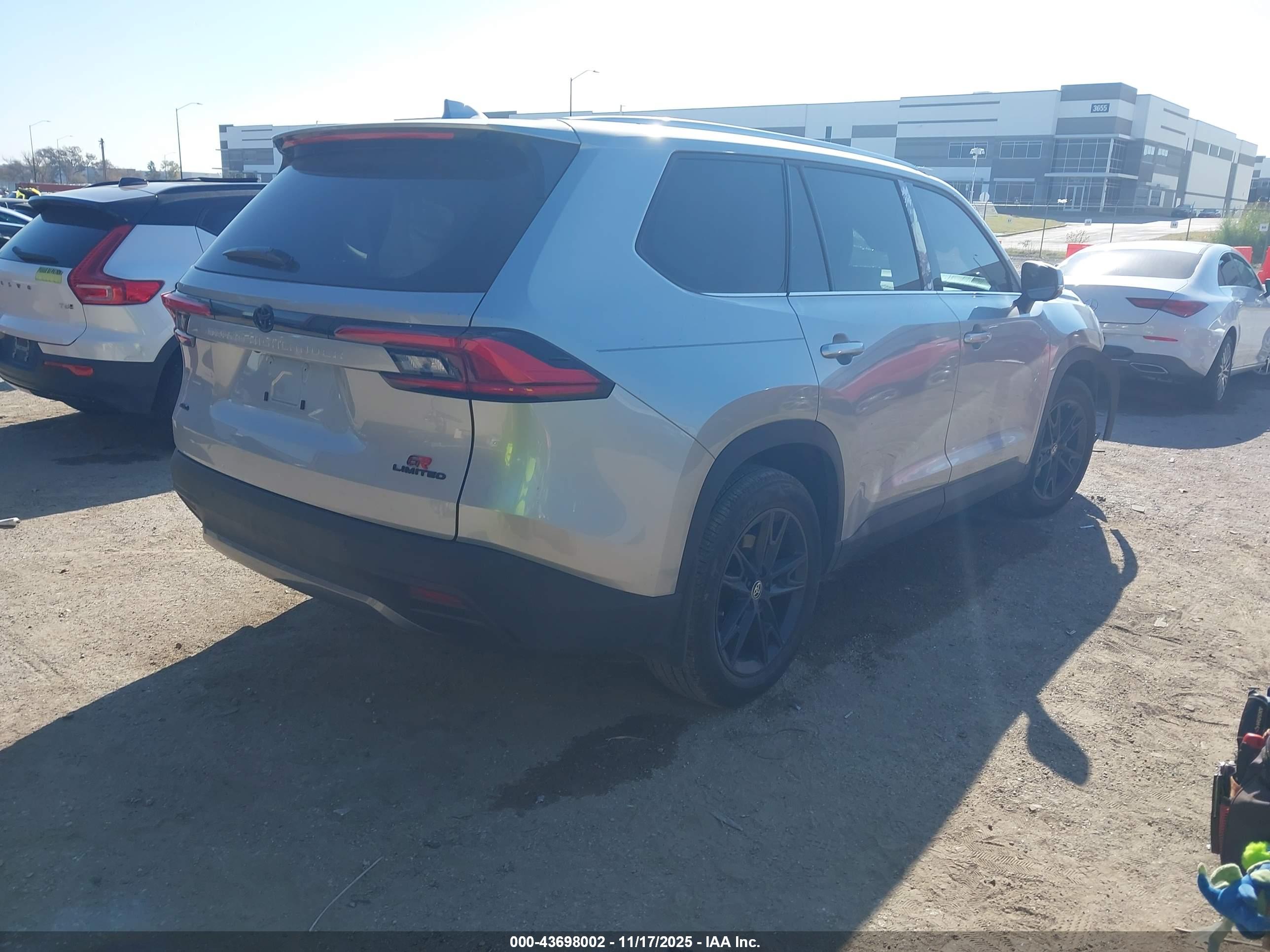 TOYOTA GRAND image 4