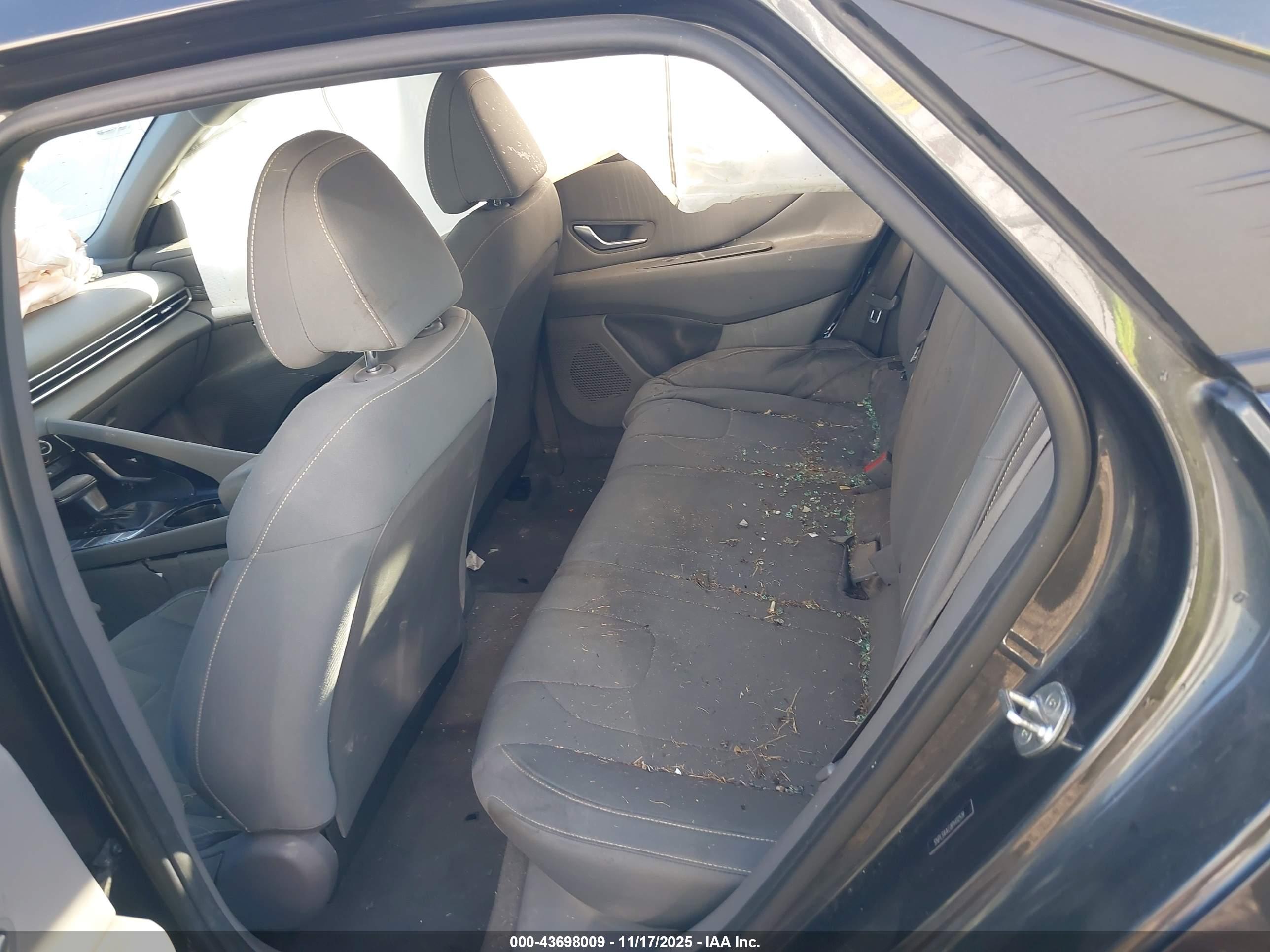 HYUNDAI ELANTRA image 8