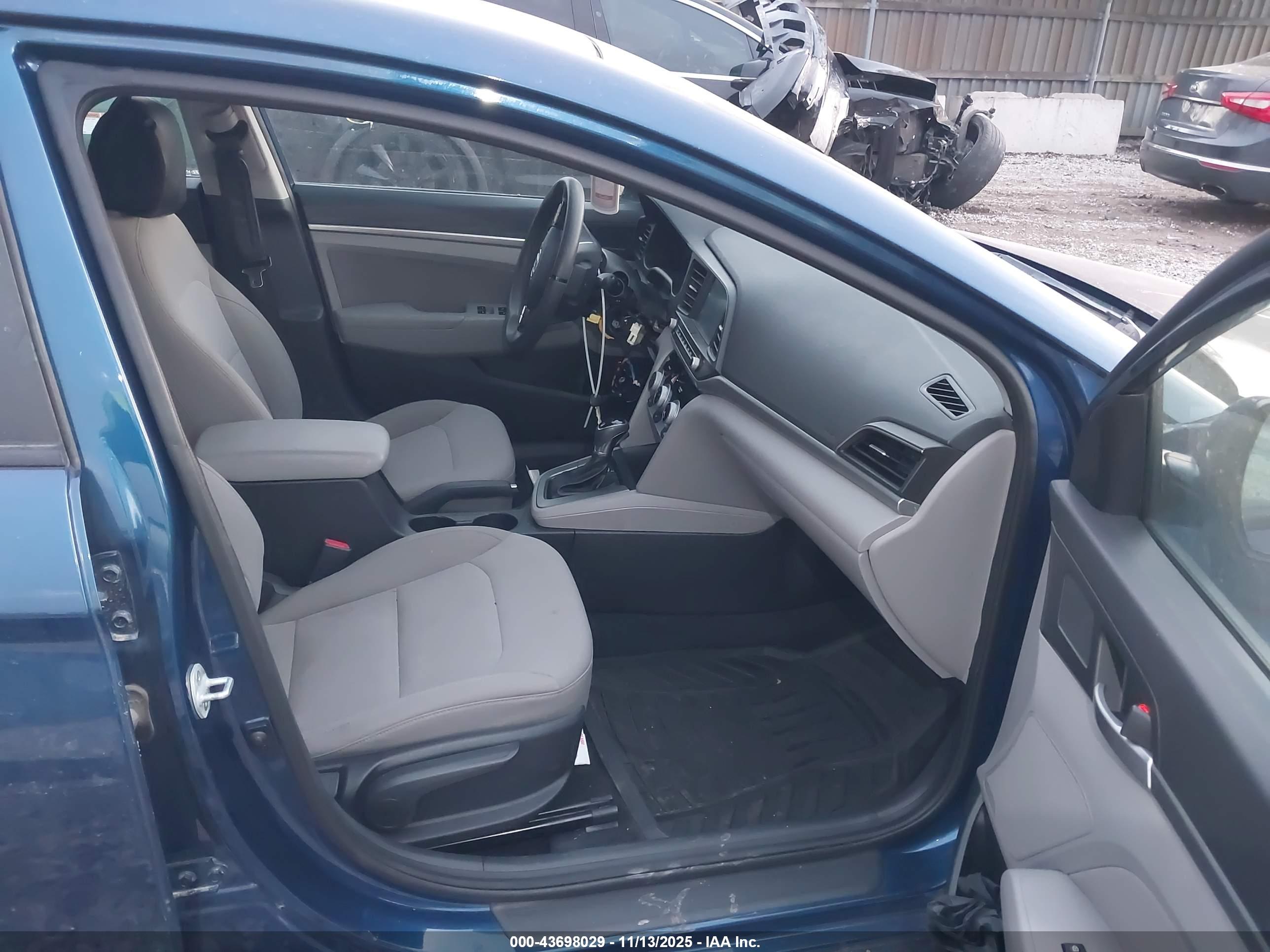 HYUNDAI ELANTRA image 5
