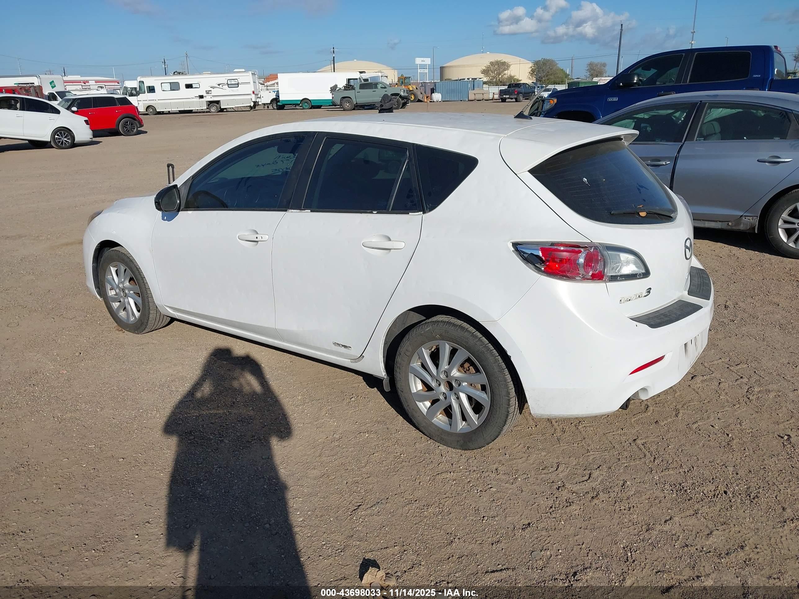 MAZDA MAZDA3 image 3