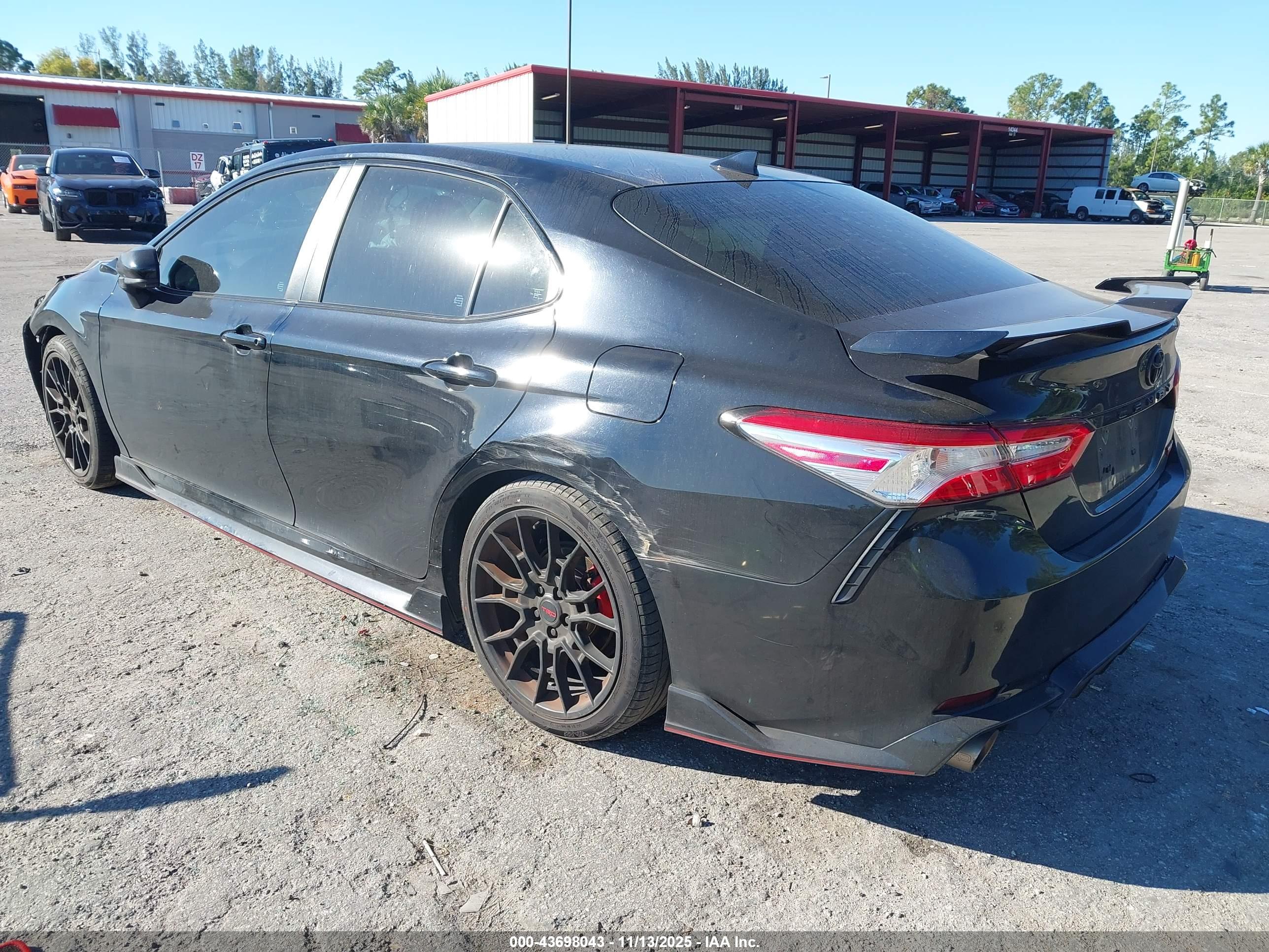 TOYOTA CAMRY image 3