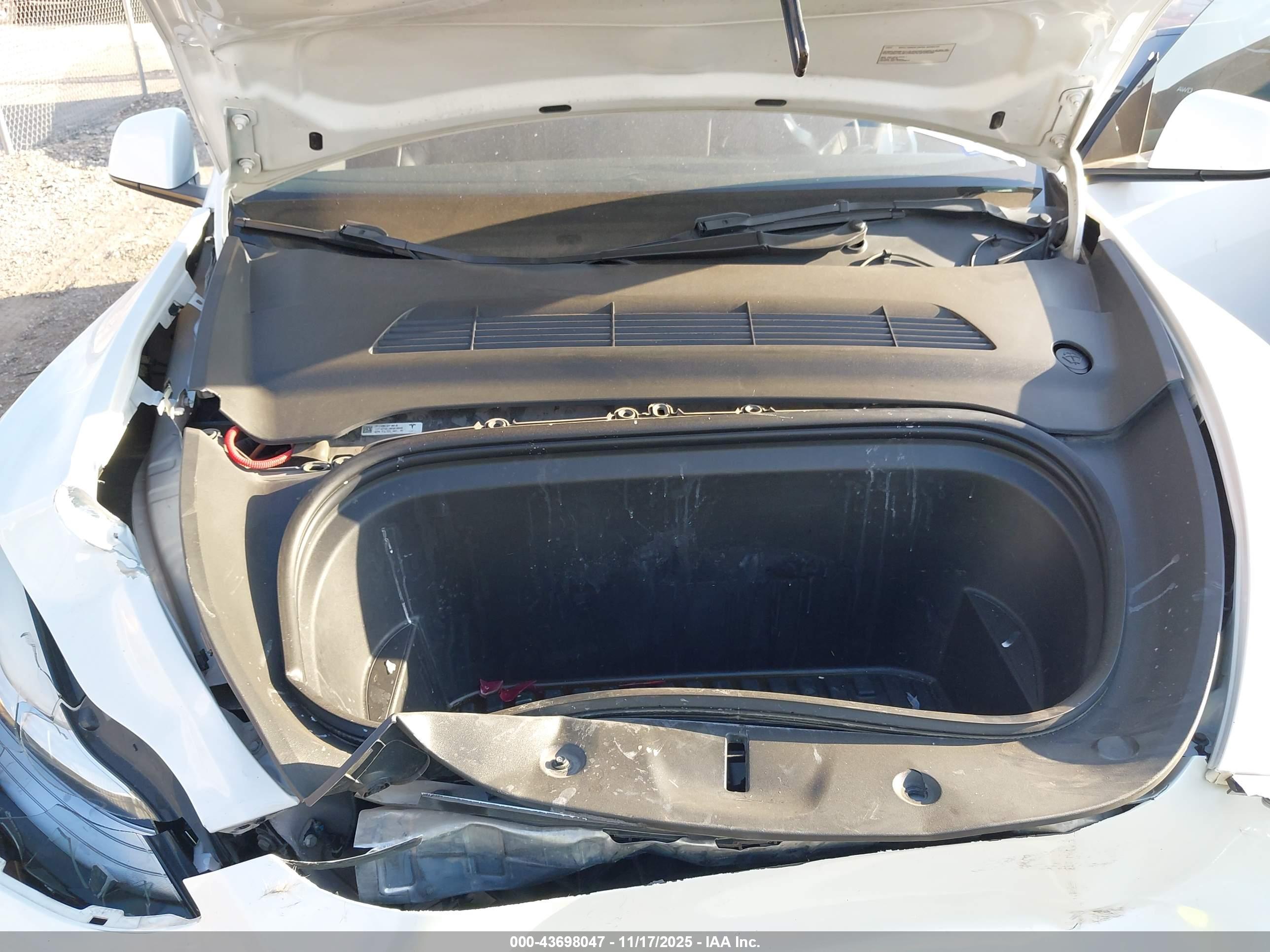 TESLA MODEL image 10