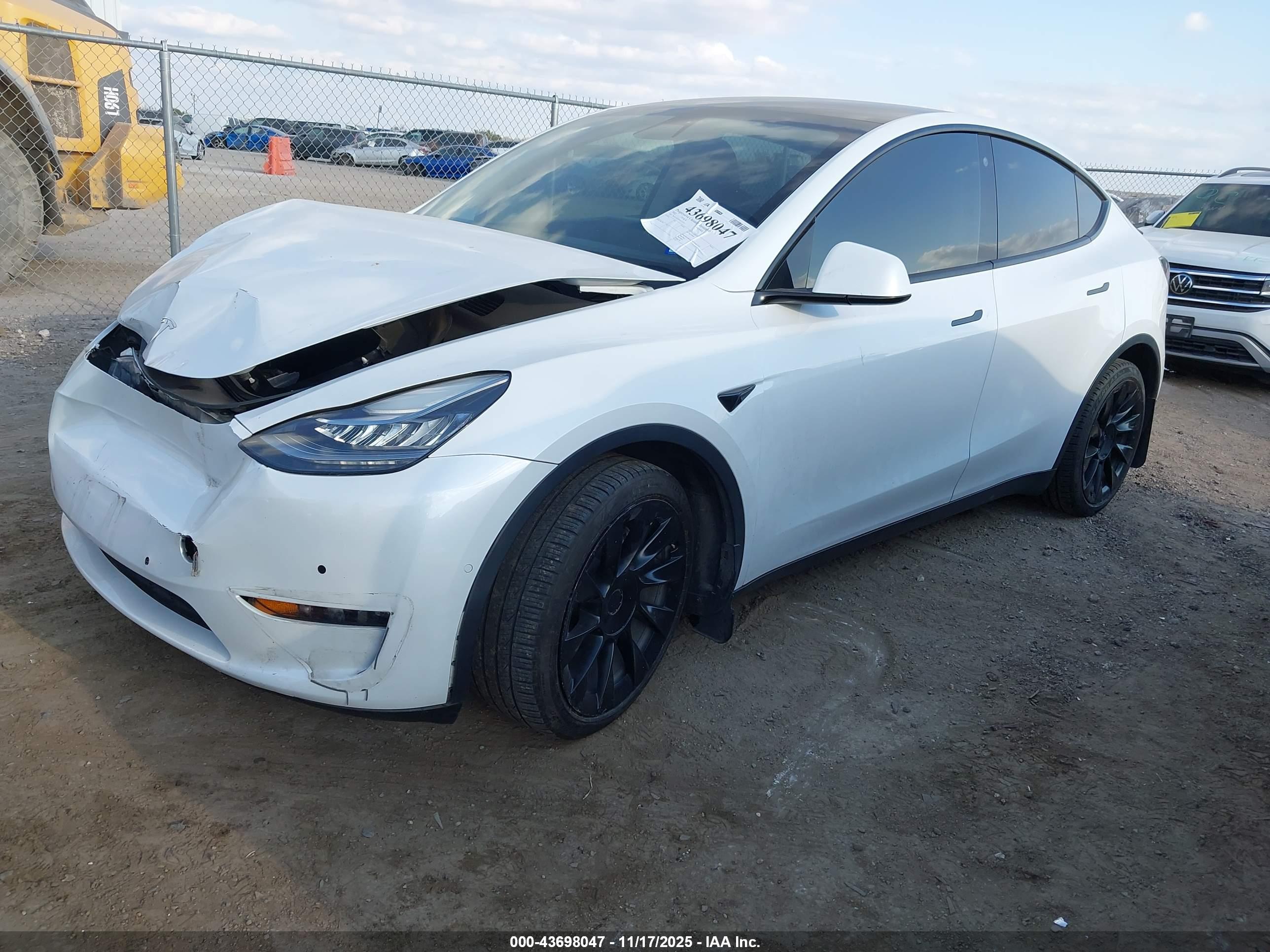 TESLA MODEL image 2