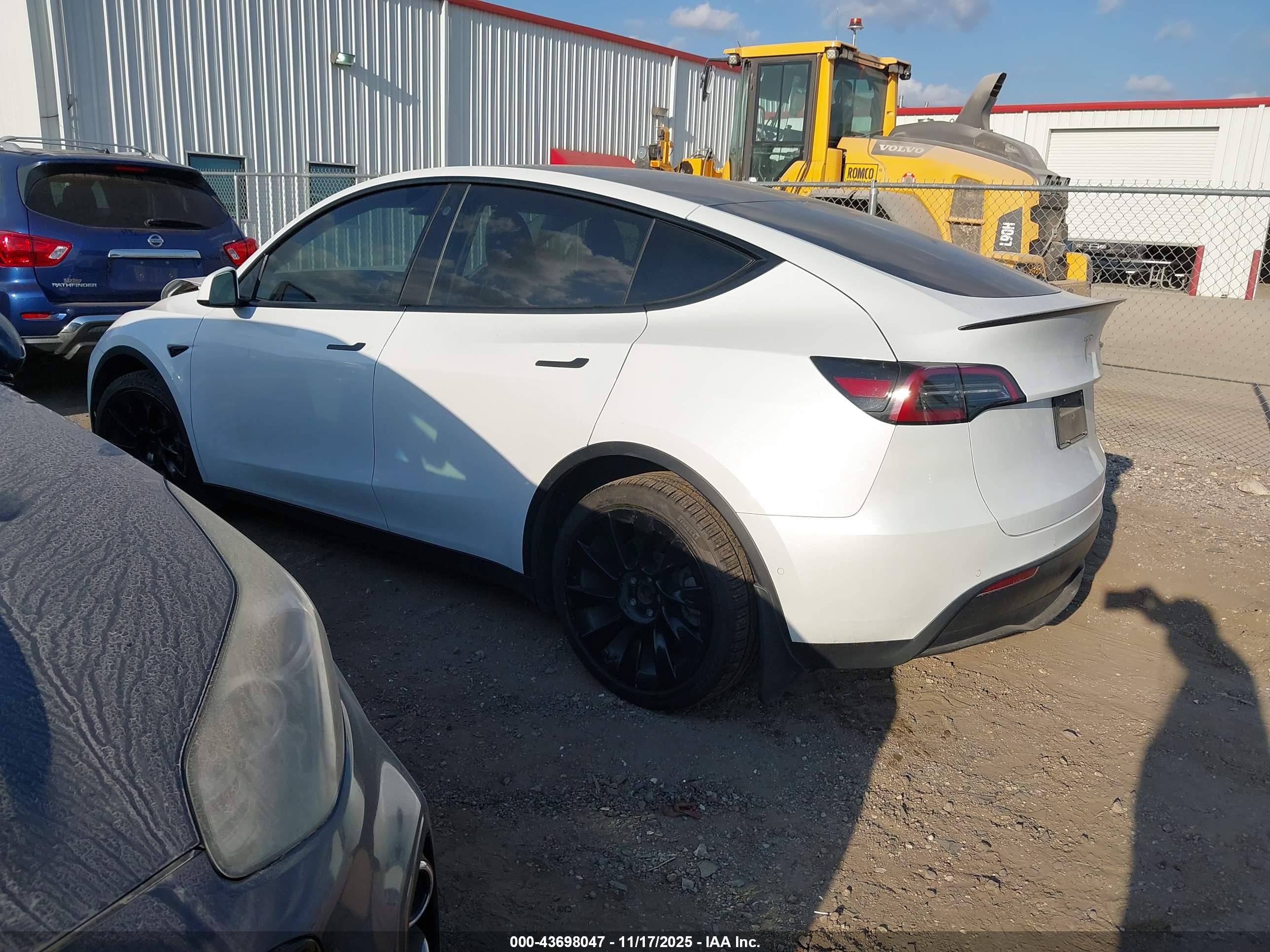 TESLA MODEL image 3