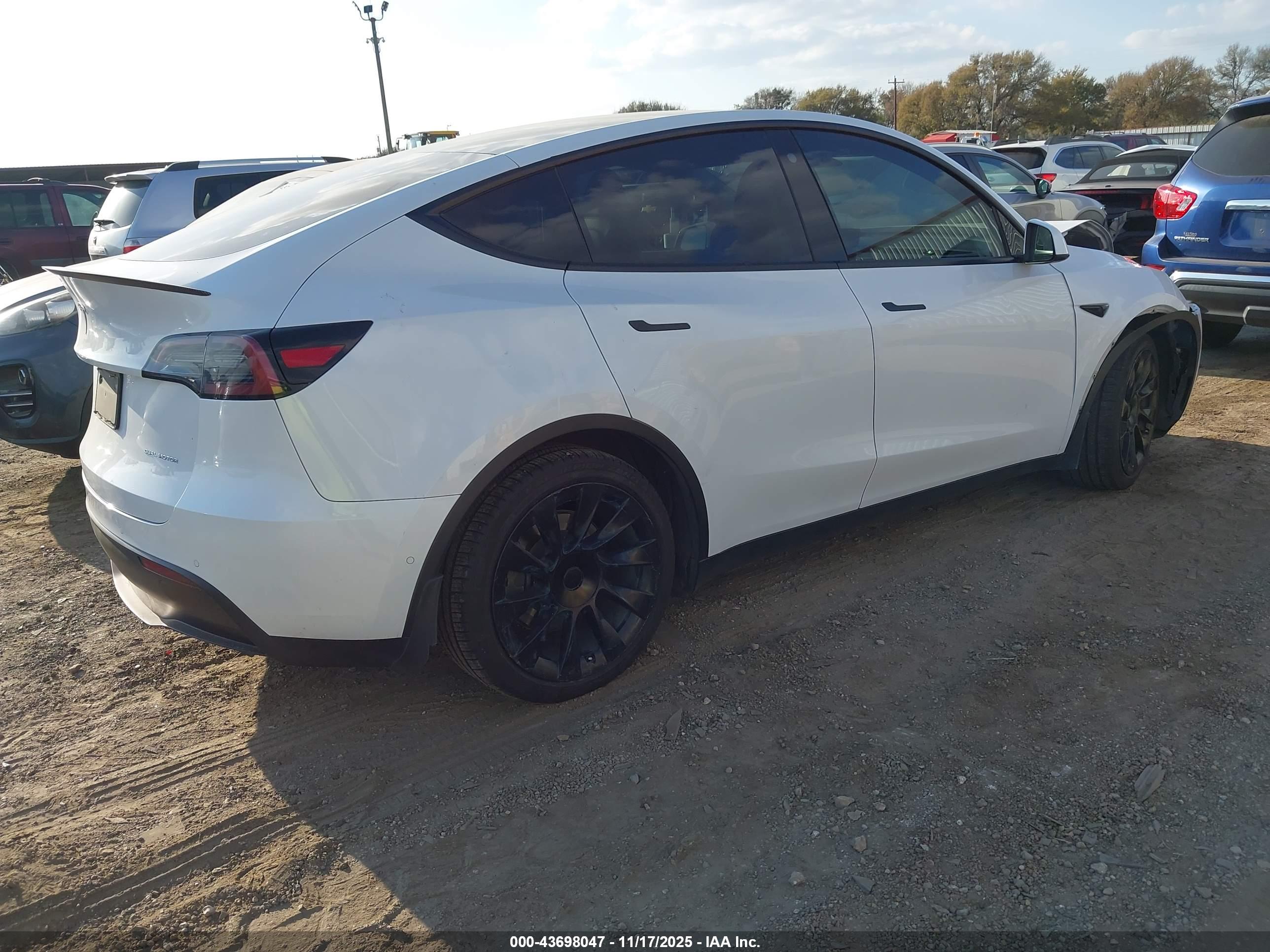 TESLA MODEL image 4
