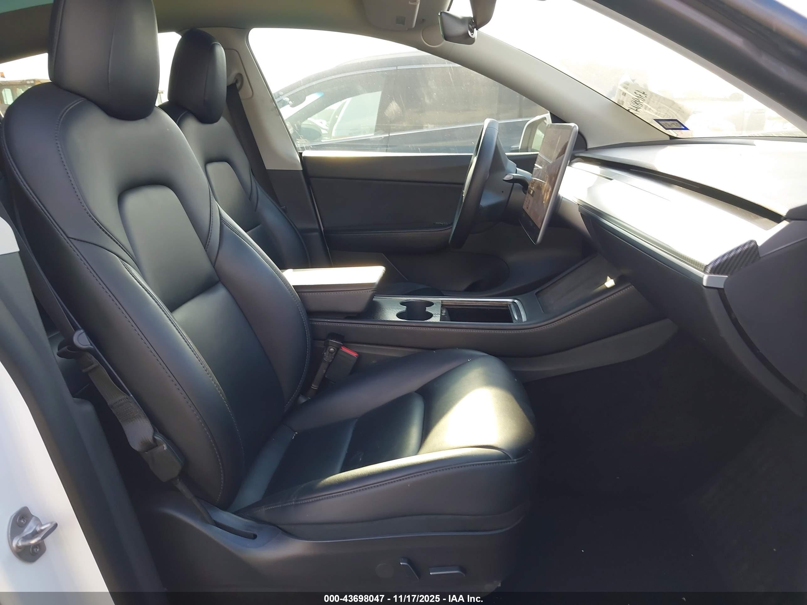 TESLA MODEL image 5