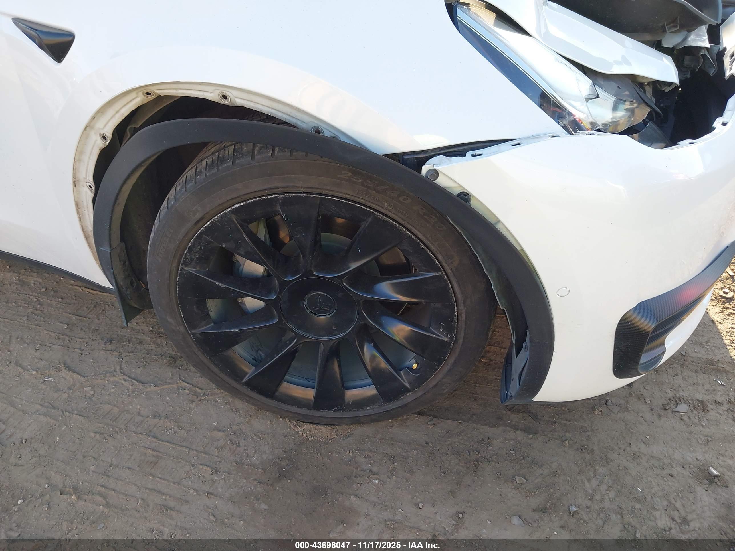 TESLA MODEL image 6