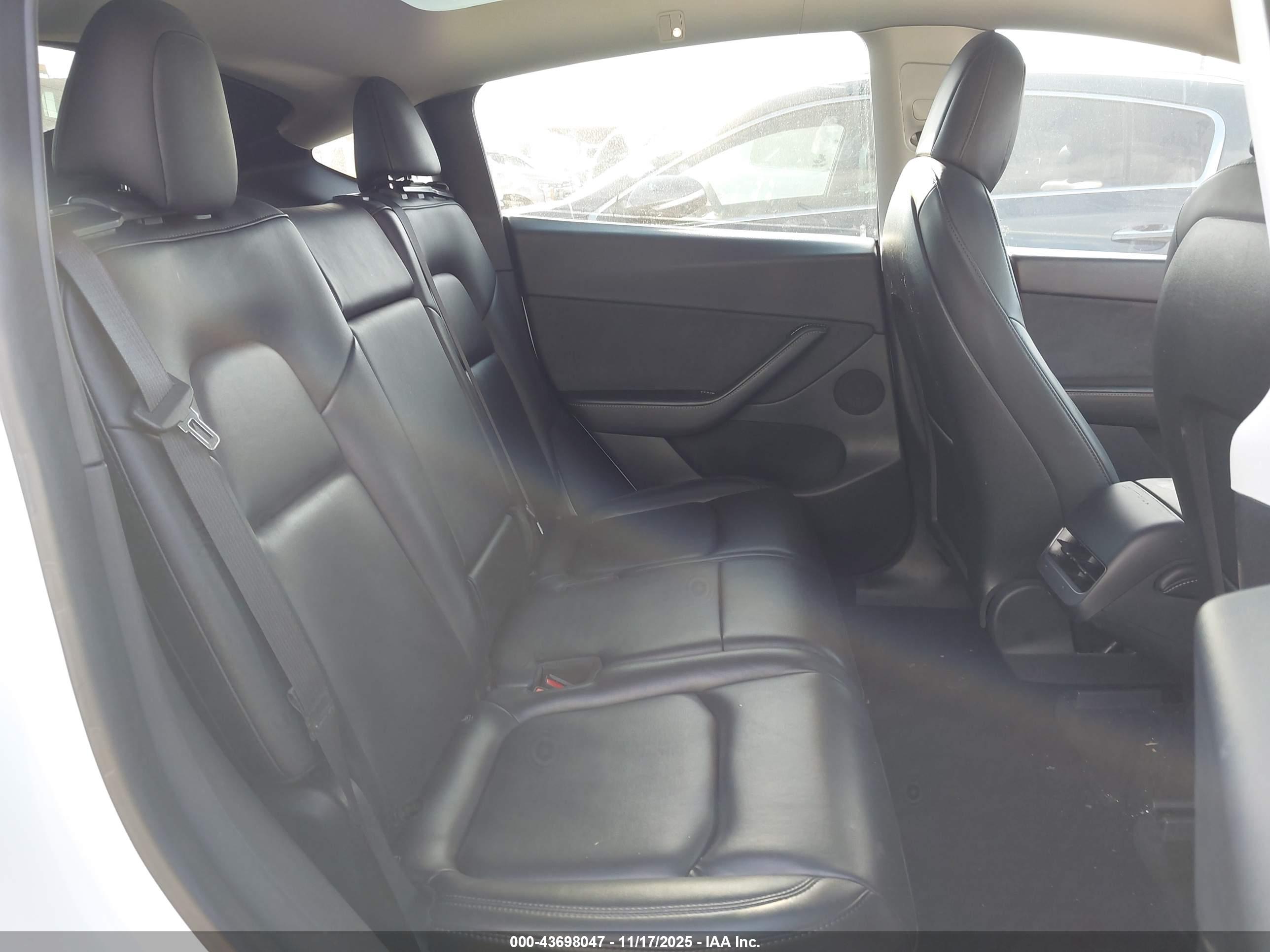 TESLA MODEL image 8