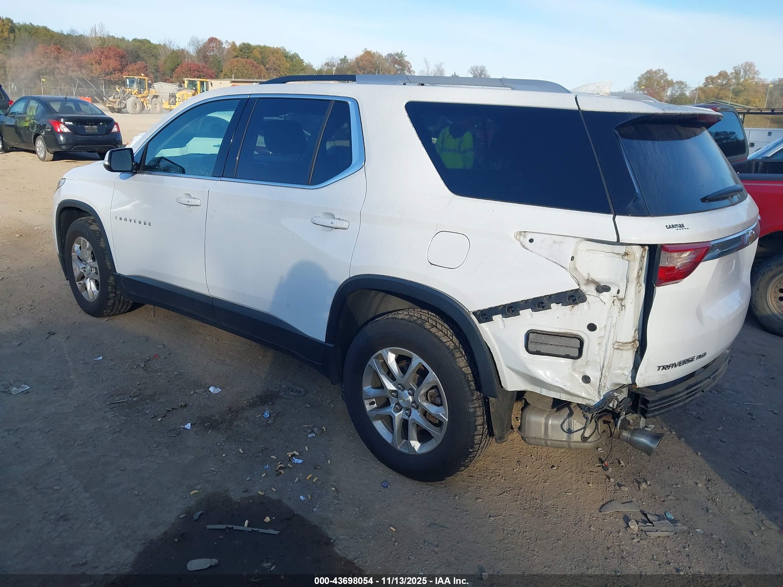 CHEVROLET TRAVERSE image 3