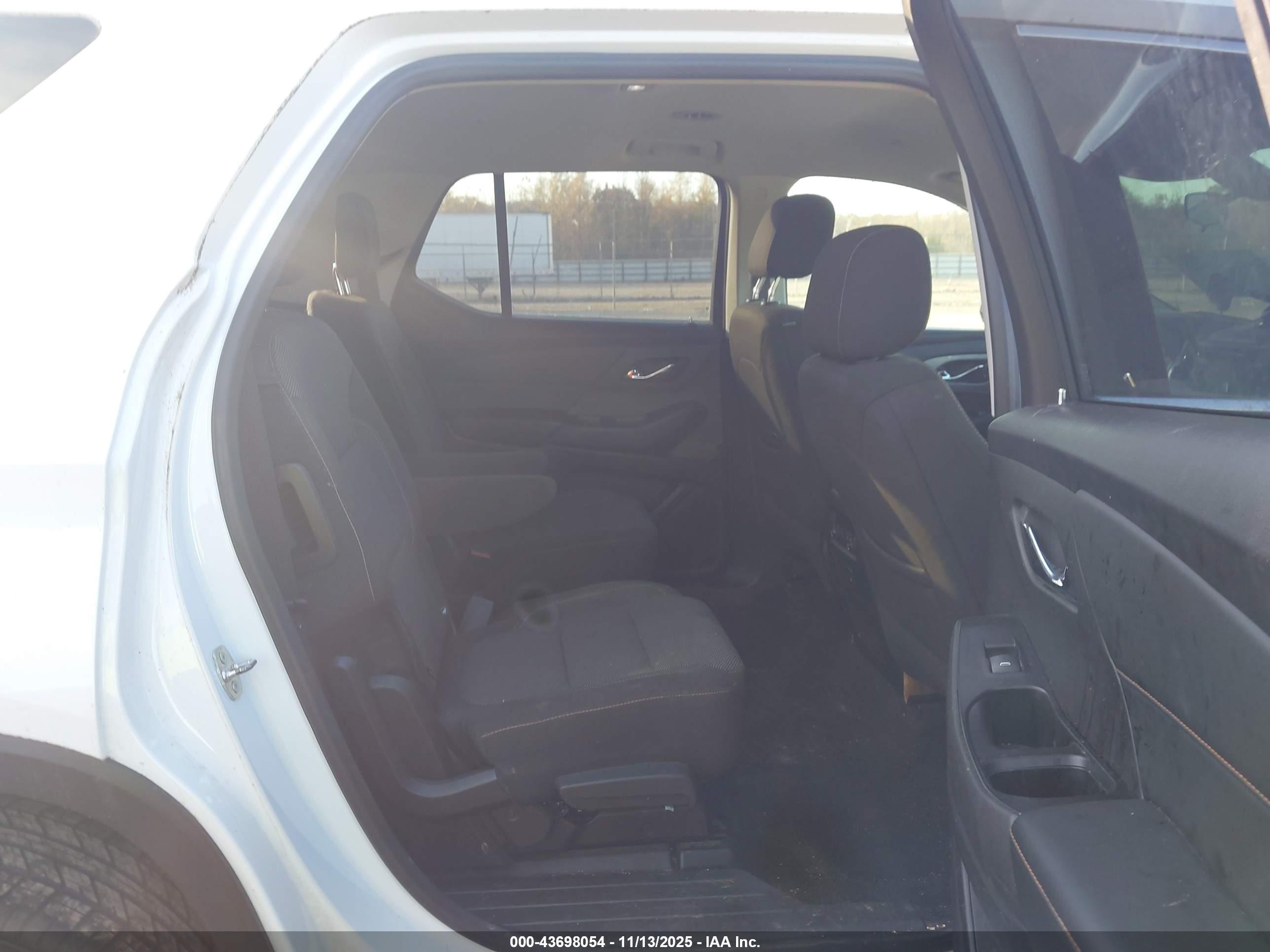 CHEVROLET TRAVERSE image 8