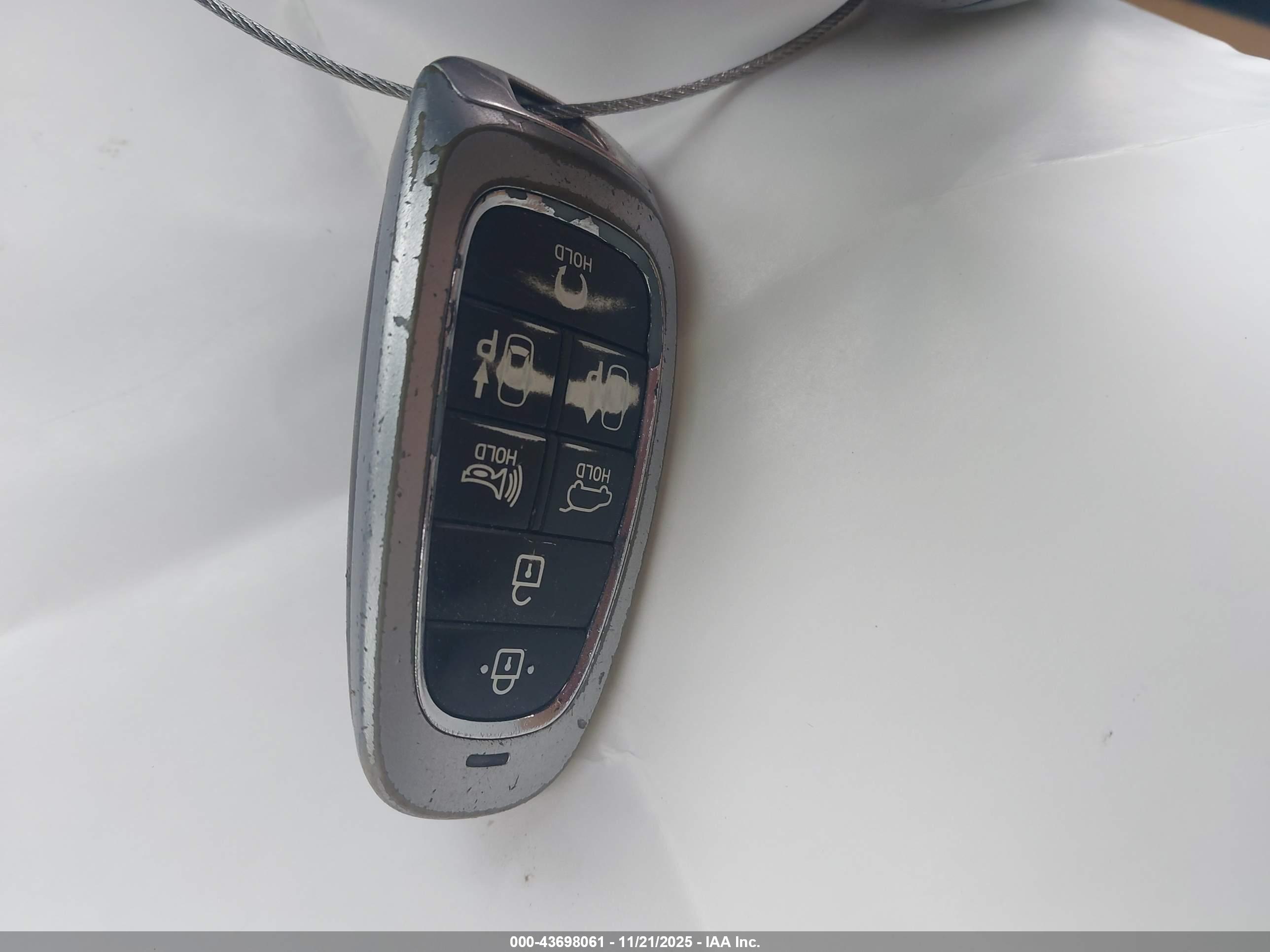 HYUNDAI SANTA image 11