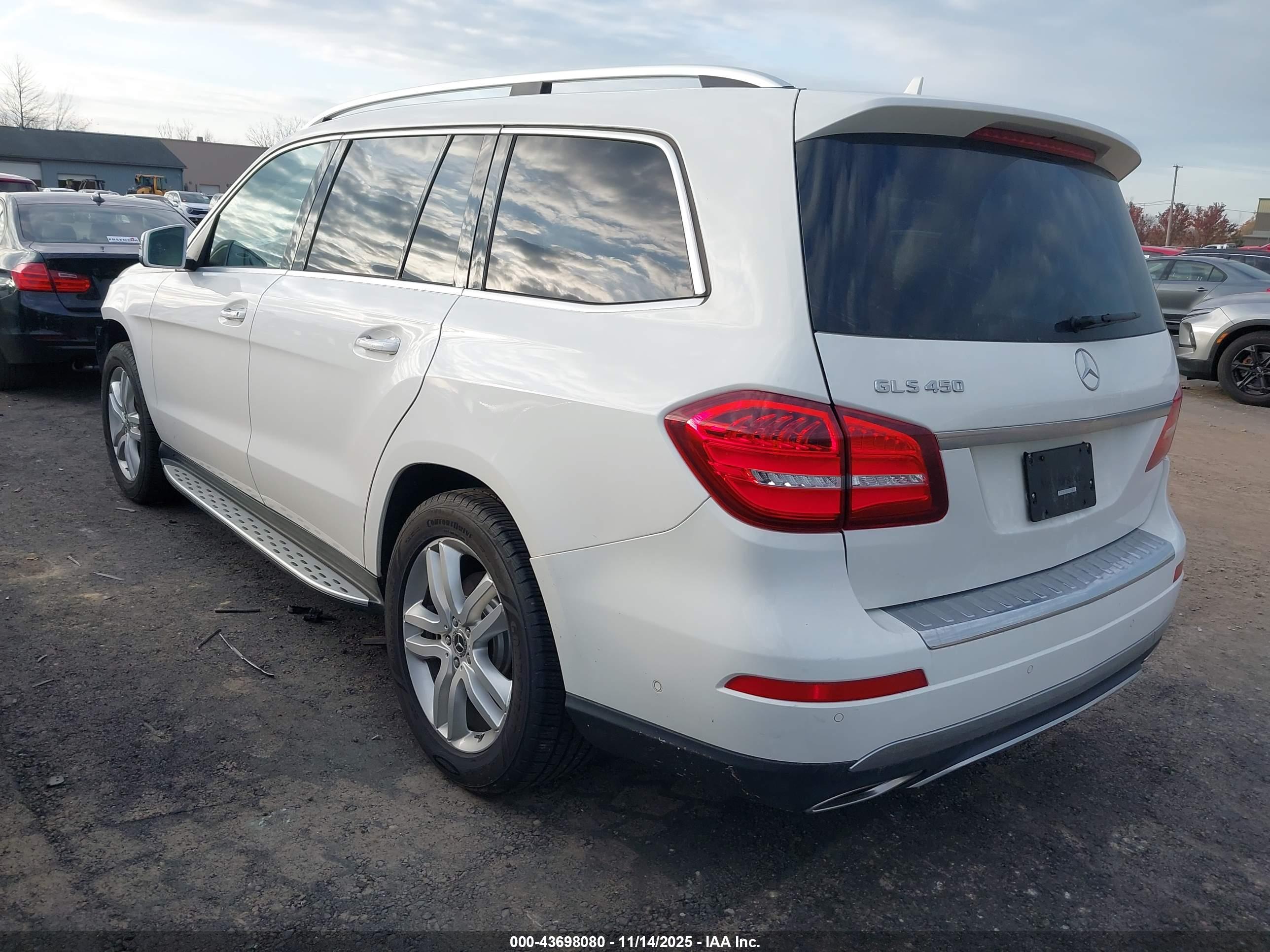 MERCEDES-BENZ GLS image 3